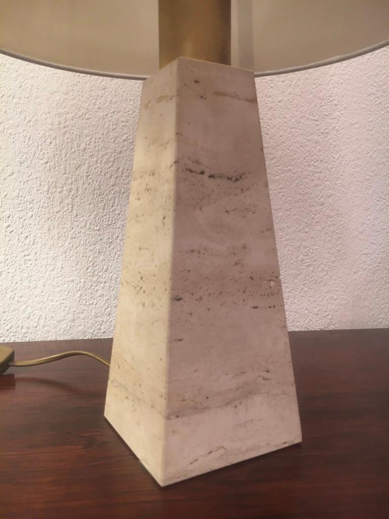 Travertine and brass table lamp, Italian ca. 1970s
Paper shade
Measures: H 50 x D 35 cm
Good vintage condition.
 
