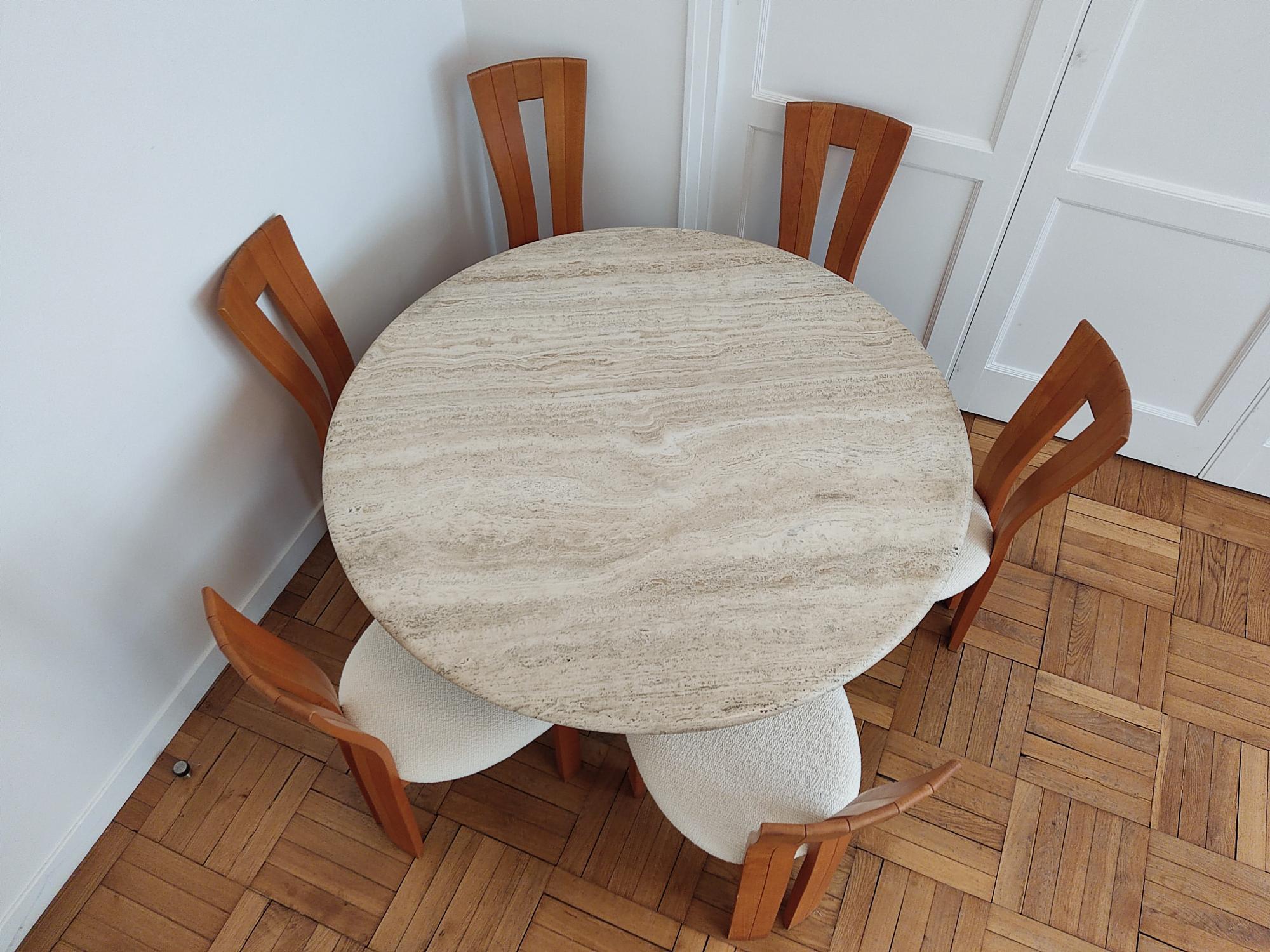 travertine circular table + 6 woods chairs  In Good Condition For Sale In Paris, FR