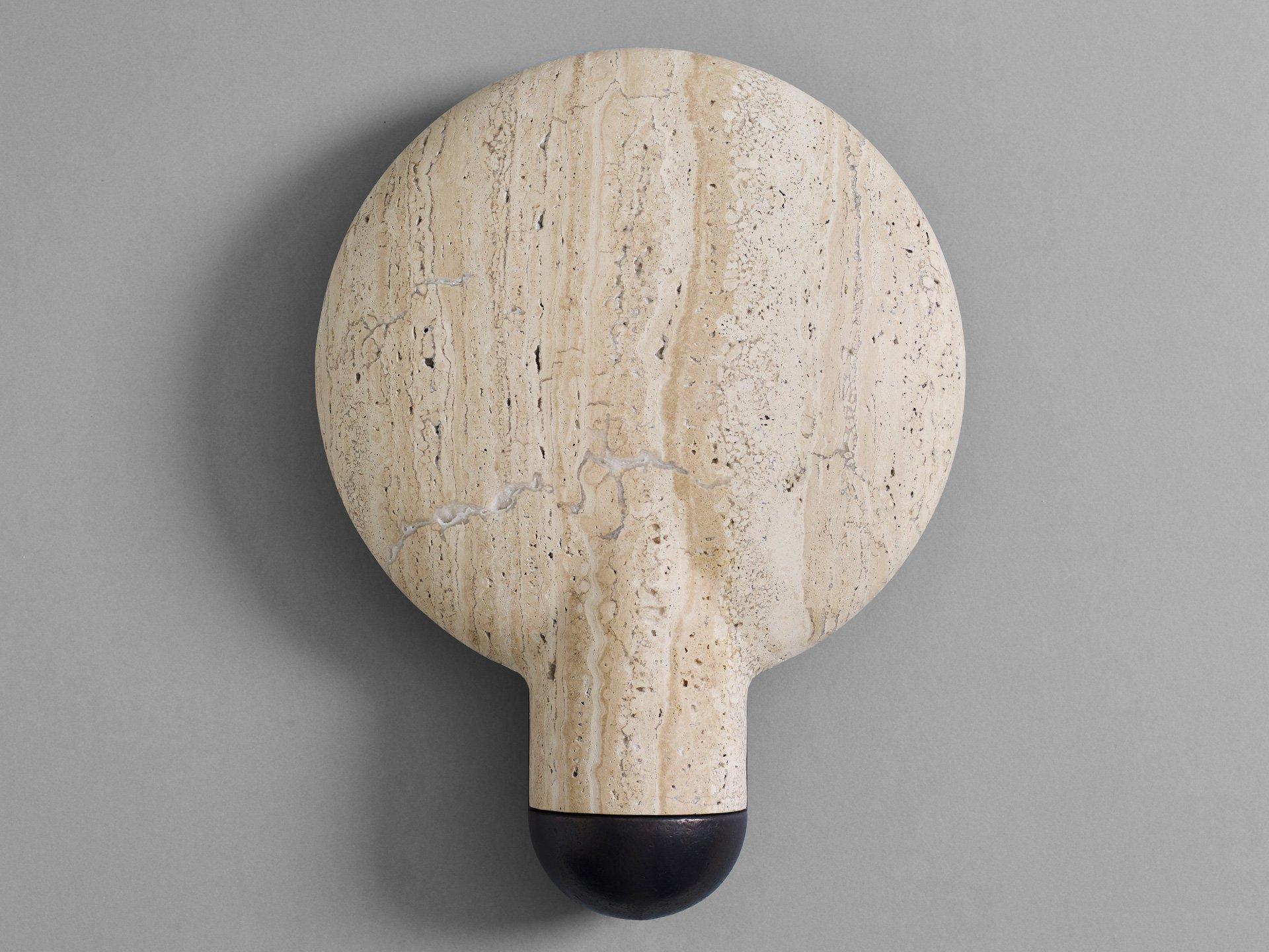 Travertine Classico surface wall sconce light by Henry Wilson
Dimensions: H 40 x W 30 x D 10.5 cm.
Materials: Travertine, blackened bronze mounting.

All our lamps can be wired according to each country. If sold to the USA it will be wired for