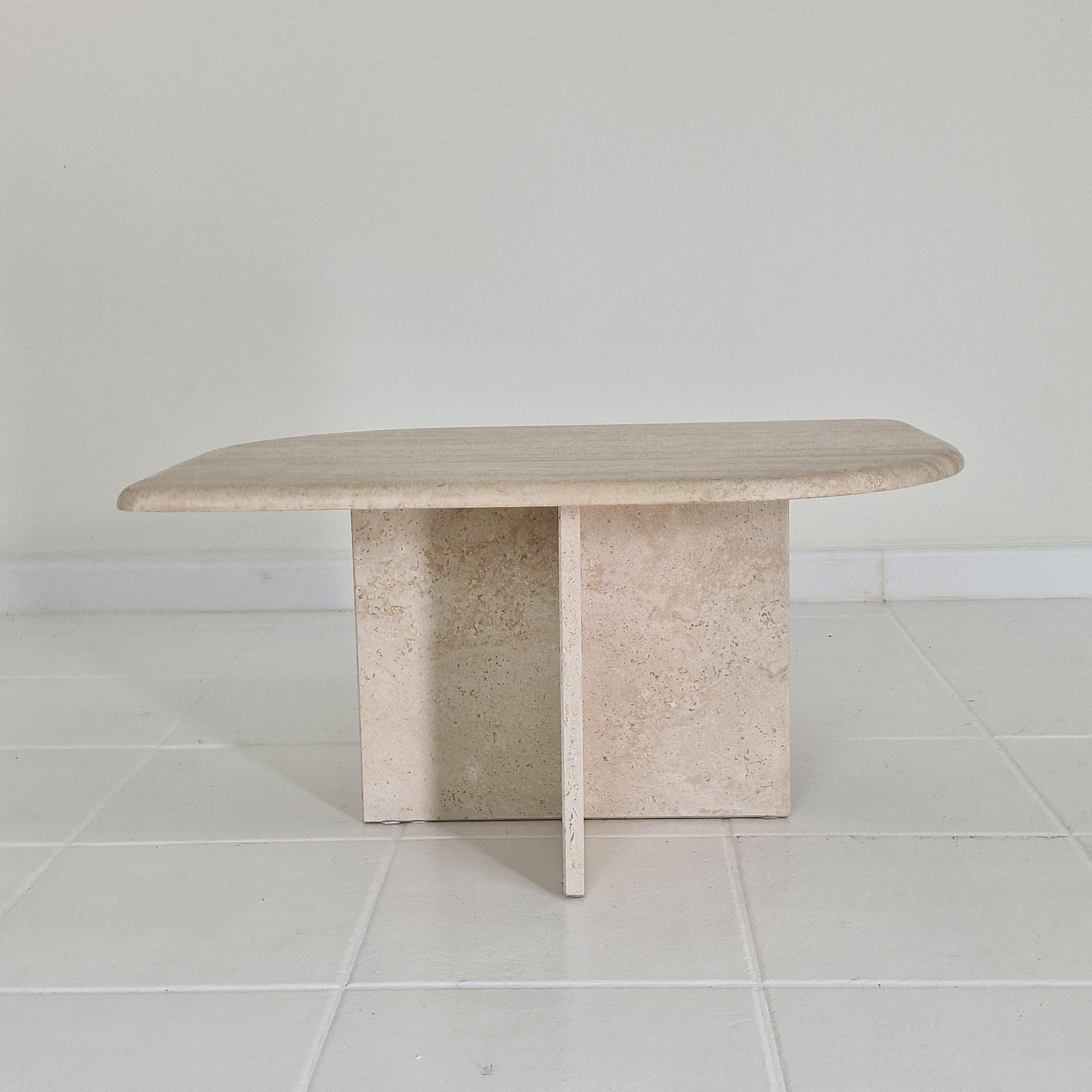 Couchtisch oder Beistelltisch aus Travertin in Tropfenform, Italien 1980er Jahre (Moderne der Mitte des Jahrhunderts) im Angebot