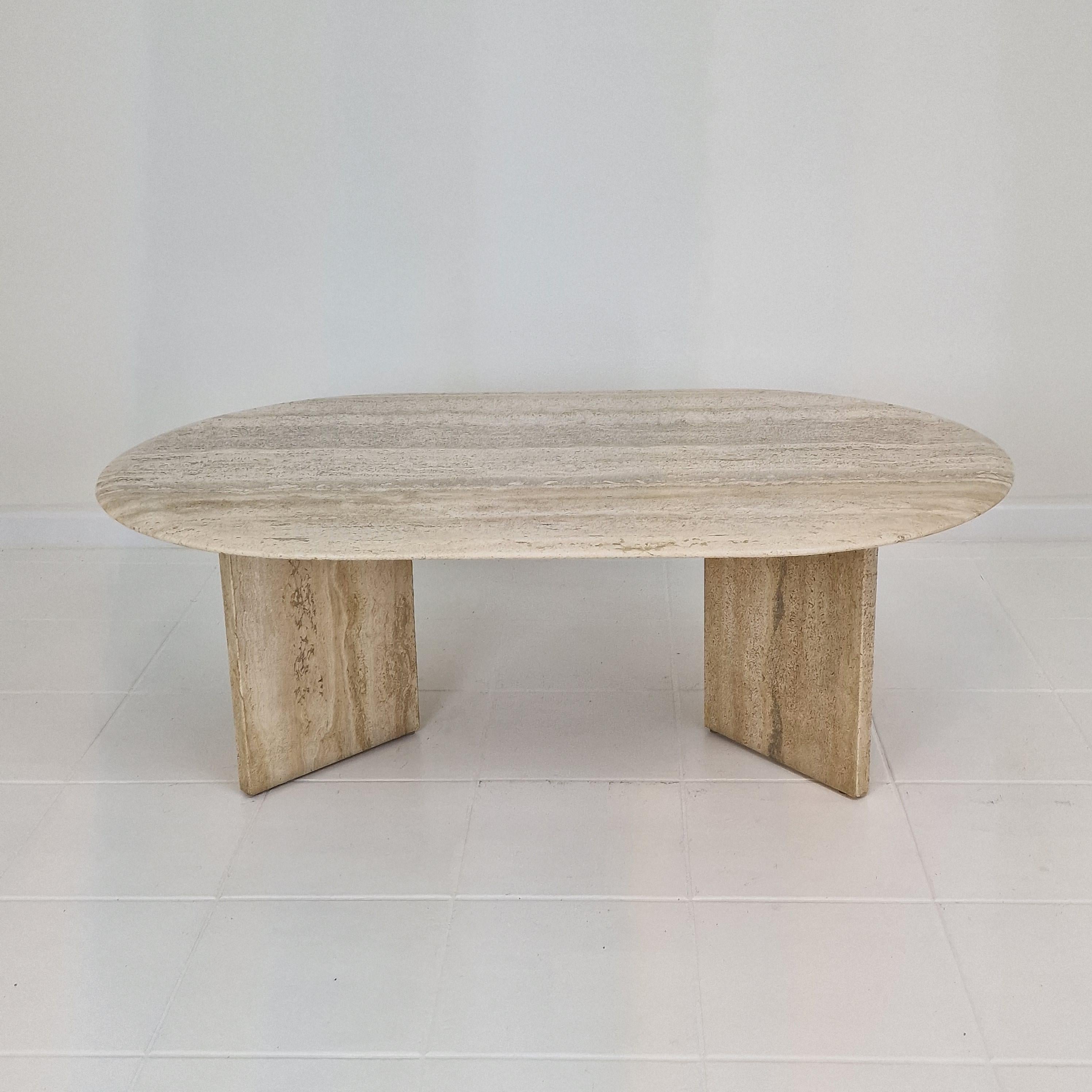 Mid-Century Modern Table basse ou table d'appoint en travertin, Italie, années 1980 en vente