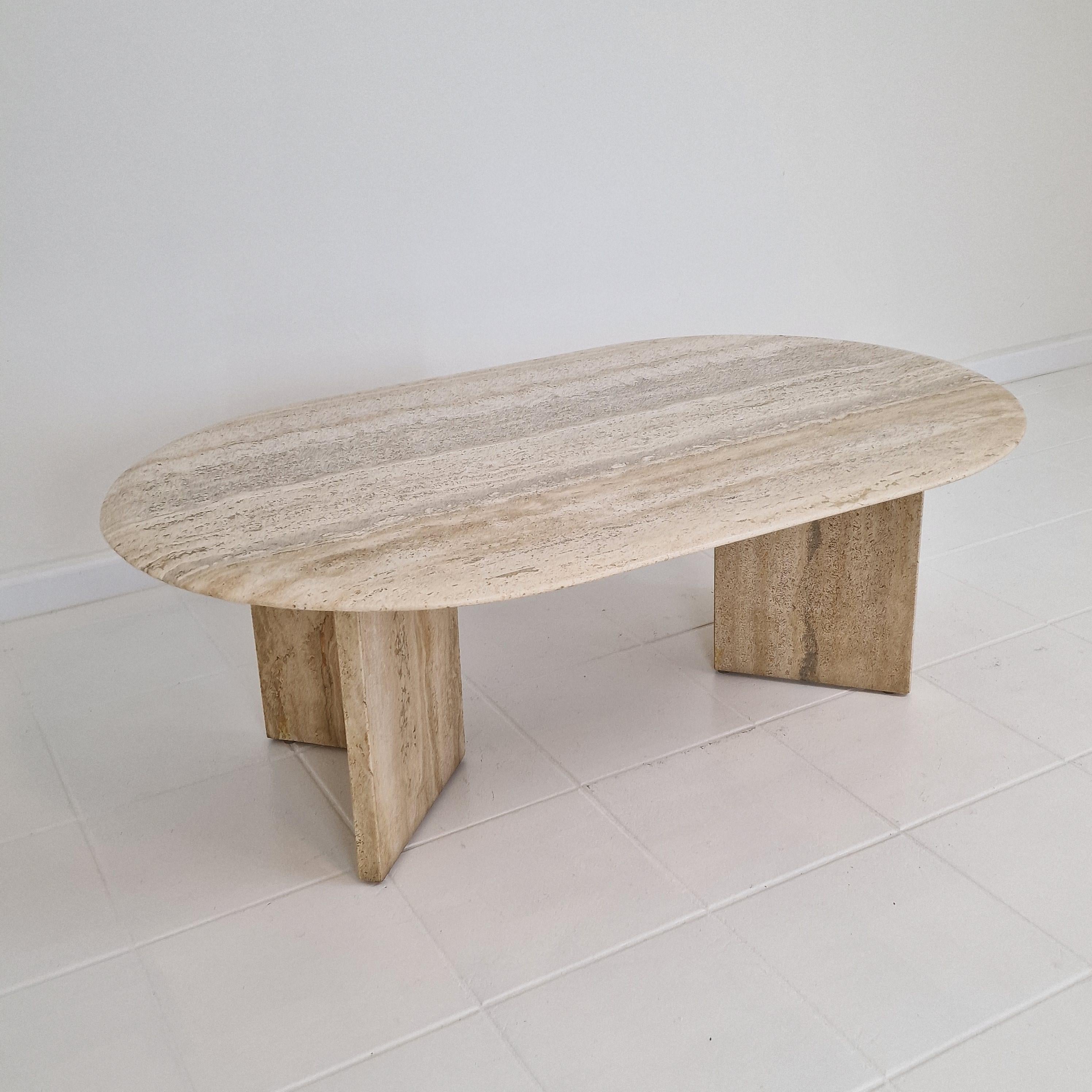 italien Table basse ou table d'appoint en travertin, Italie, années 1980 en vente