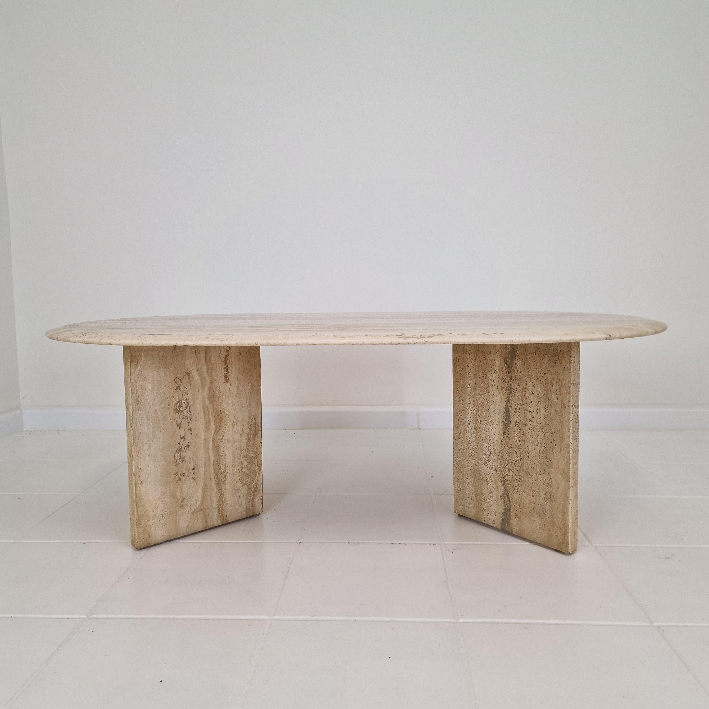 Table basse ou table d'appoint en travertin, Italie, années 1980 Bon état - En vente à Oud Beijerland, NL