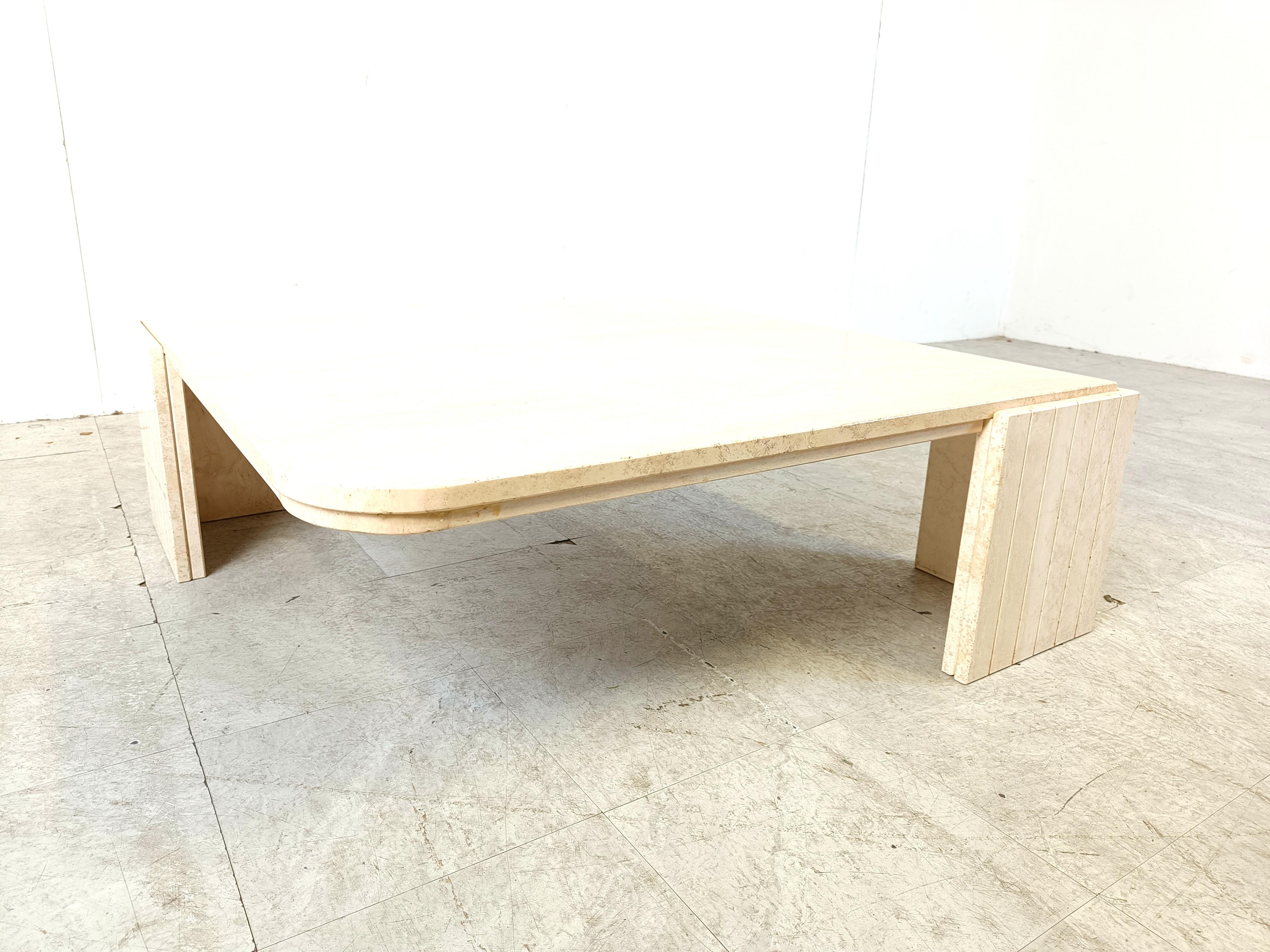 Table basse en travertin des années 1970, Italie en vente 1