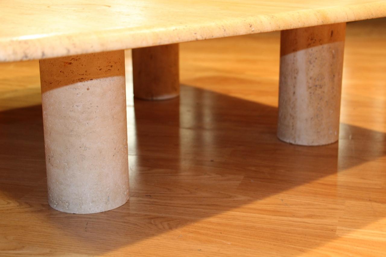 Table basse en travertin par Angelo Mangiarotti, Up&Up Edition en vente 3