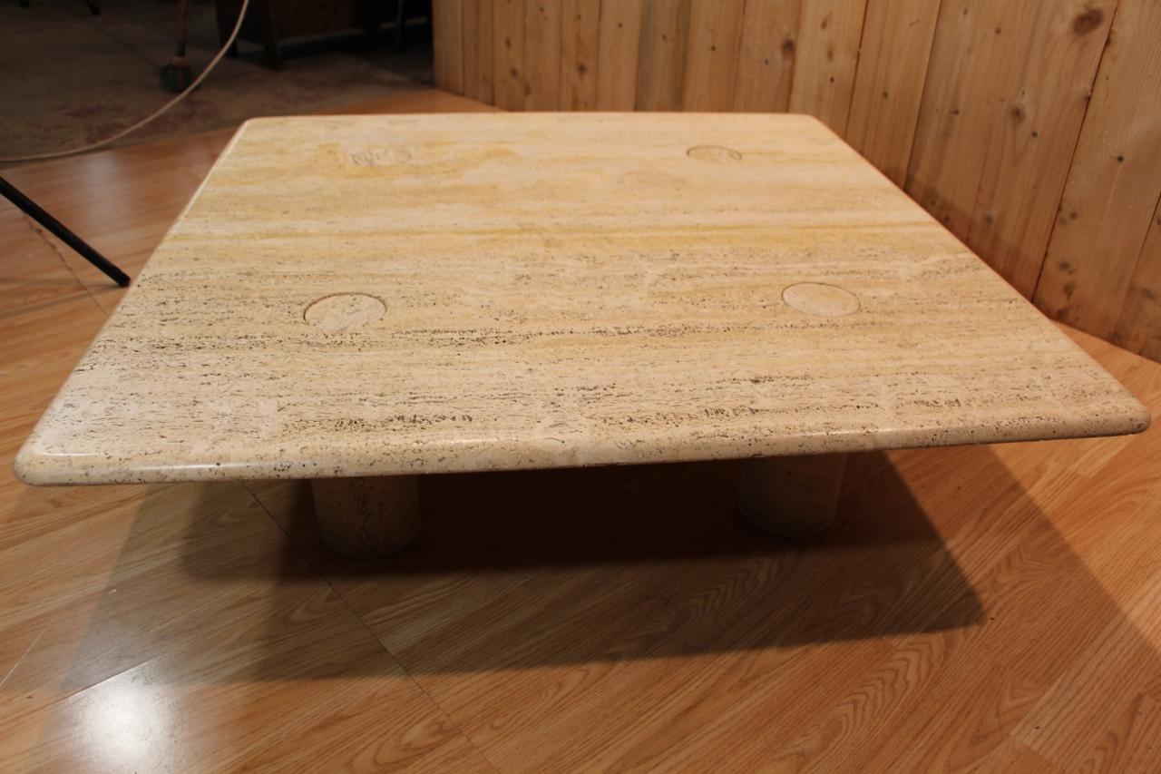 Table basse en travertin par Angelo Mangiarotti, Up&Up Edition Bon état - En vente à Charmes, FR
