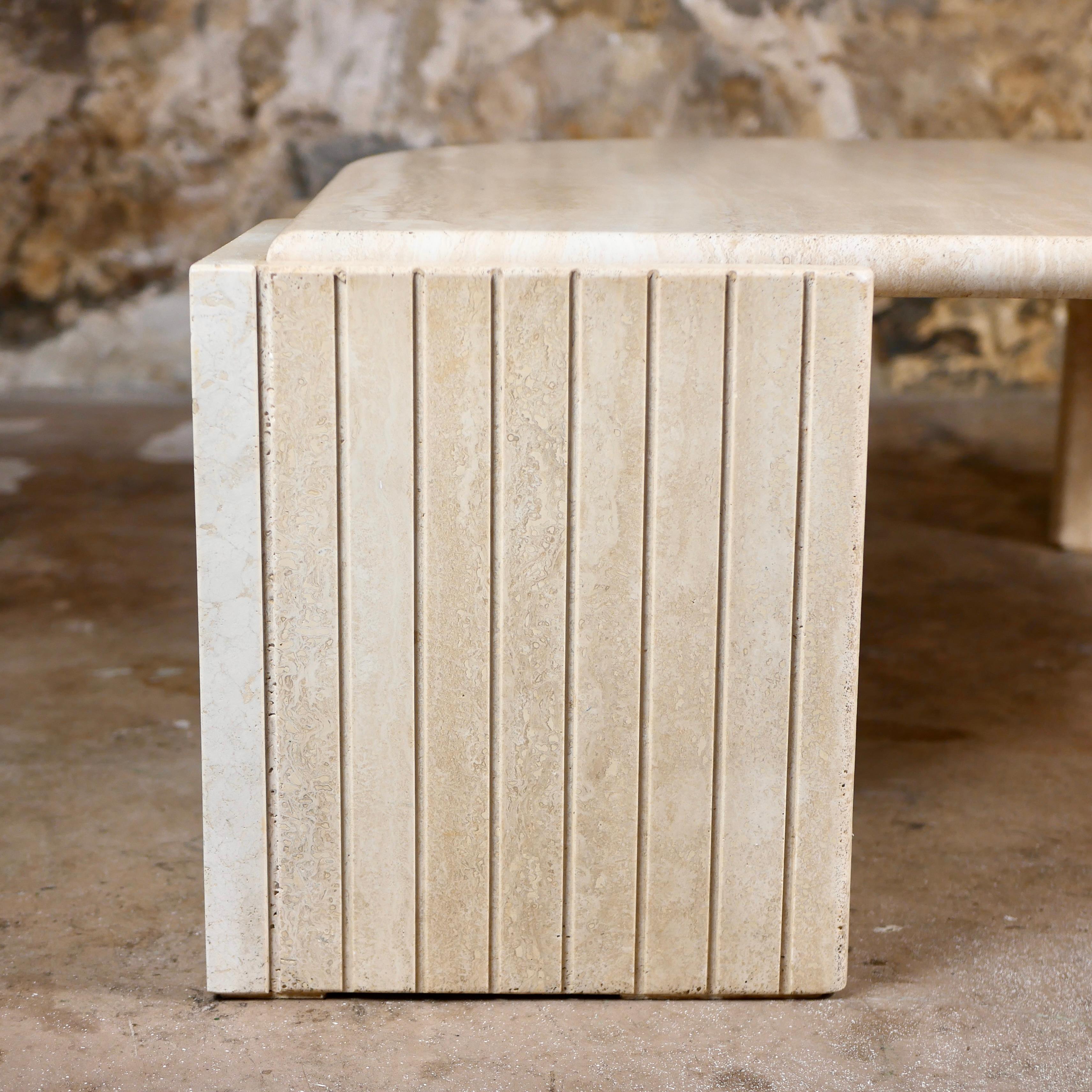 Table basse en travertin de Roche Bobois, fabriquée en France, 1970 4