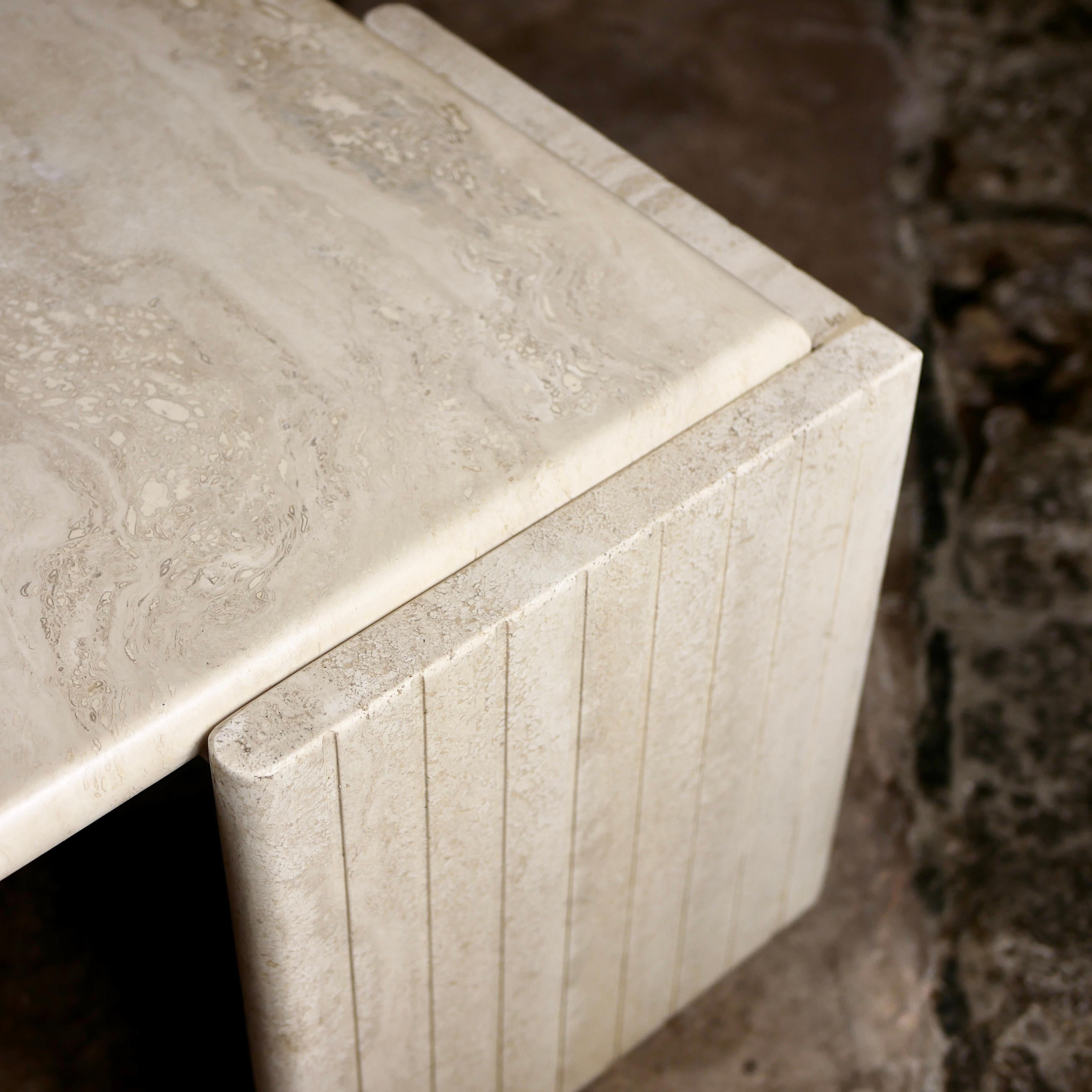 Table basse en travertin de Roche Bobois, fabriquée en France, 1970 4