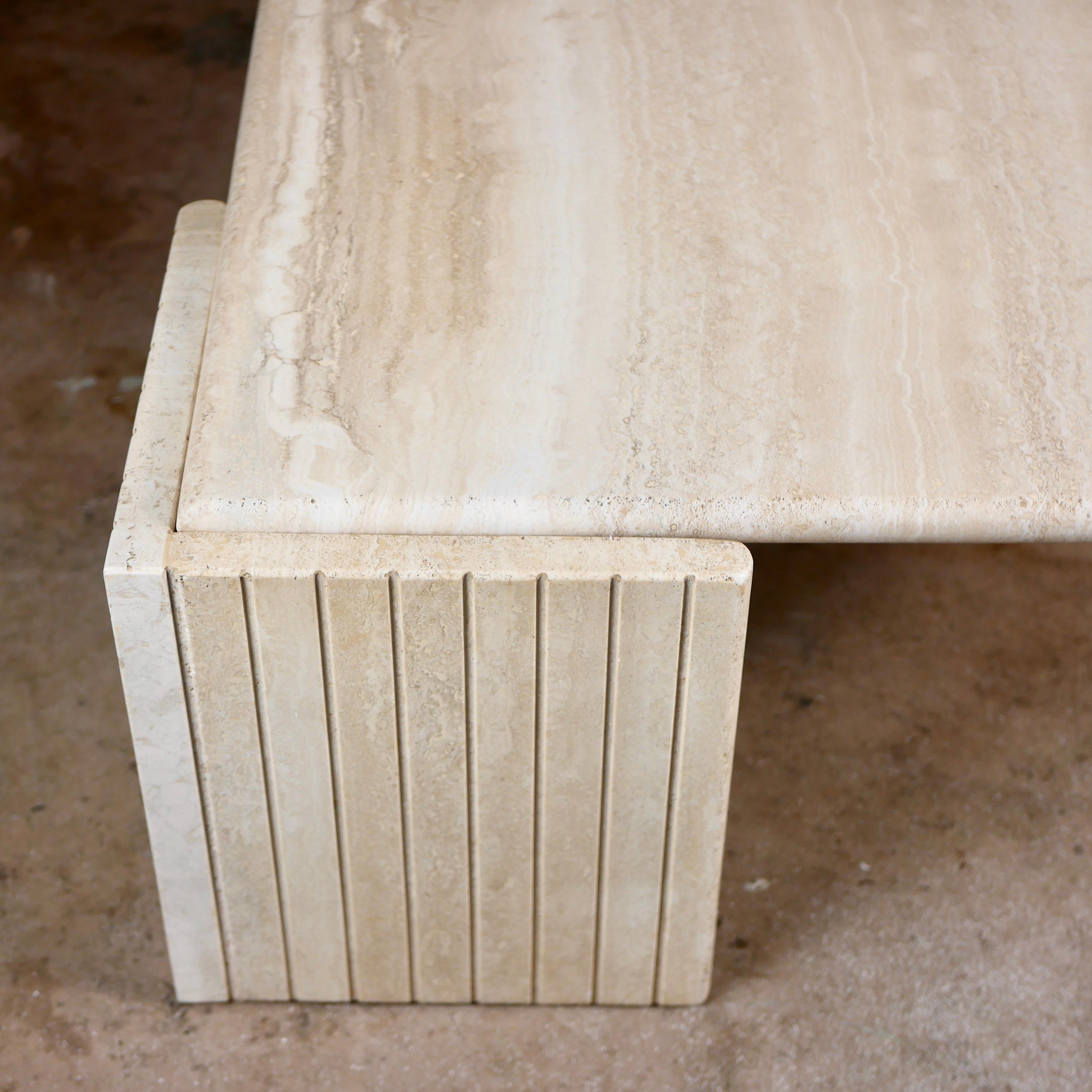 Table basse en travertin de Roche Bobois, fabriquée en France, 1970 5