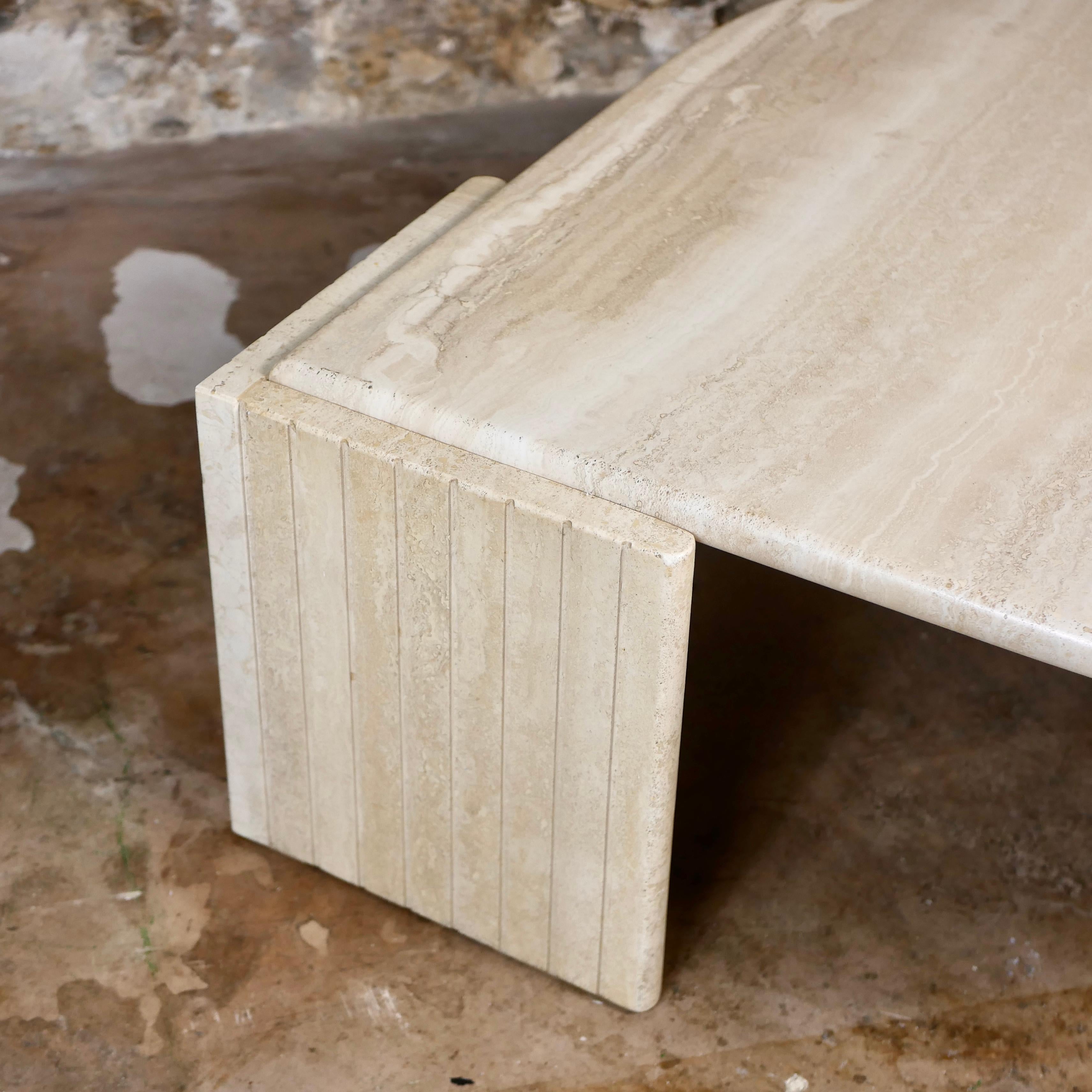 Fin du 20e siècle Table basse en travertin de Roche Bobois, fabriquée en France, 1970