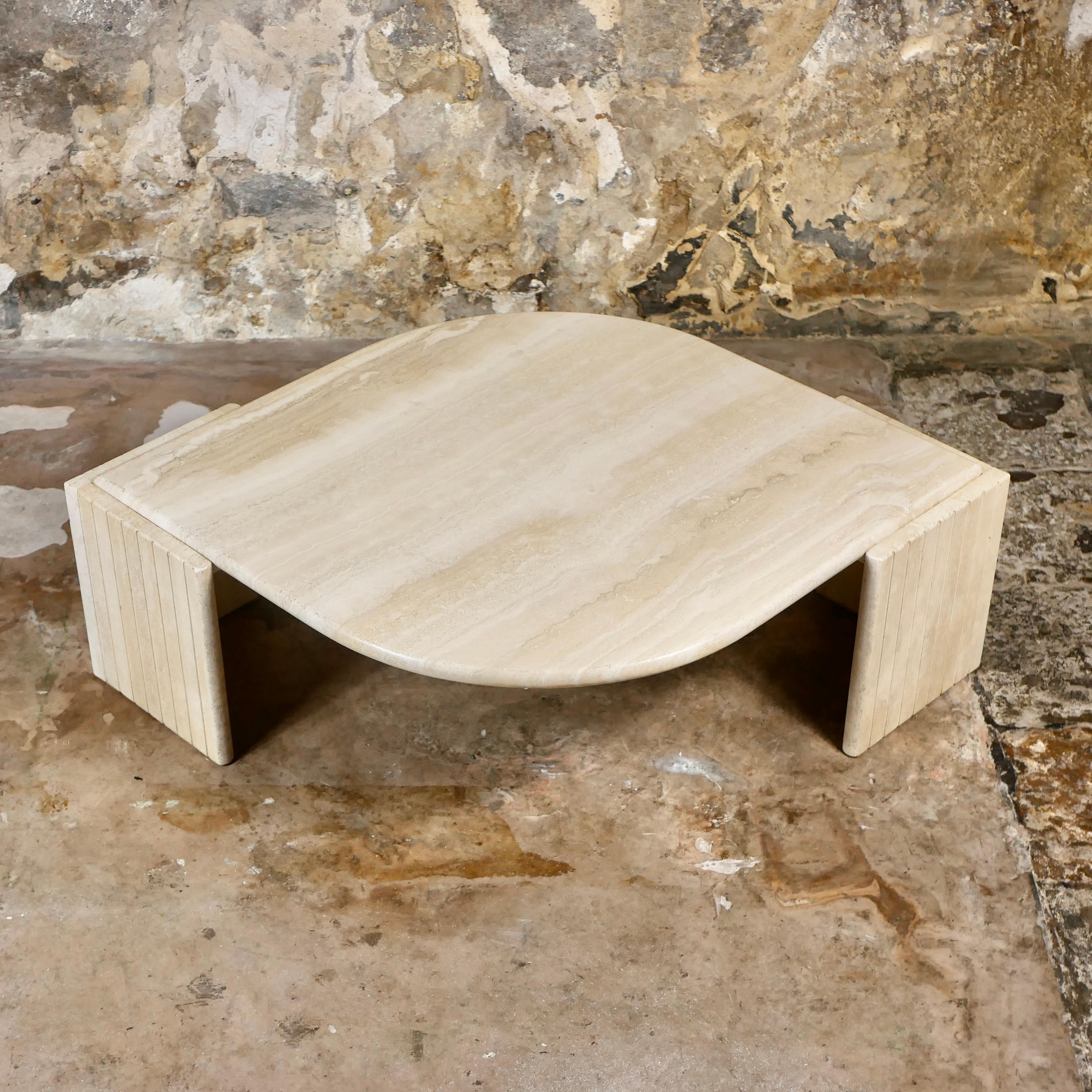Table basse en travertin de Roche Bobois, fabriquée en France, 1970 2