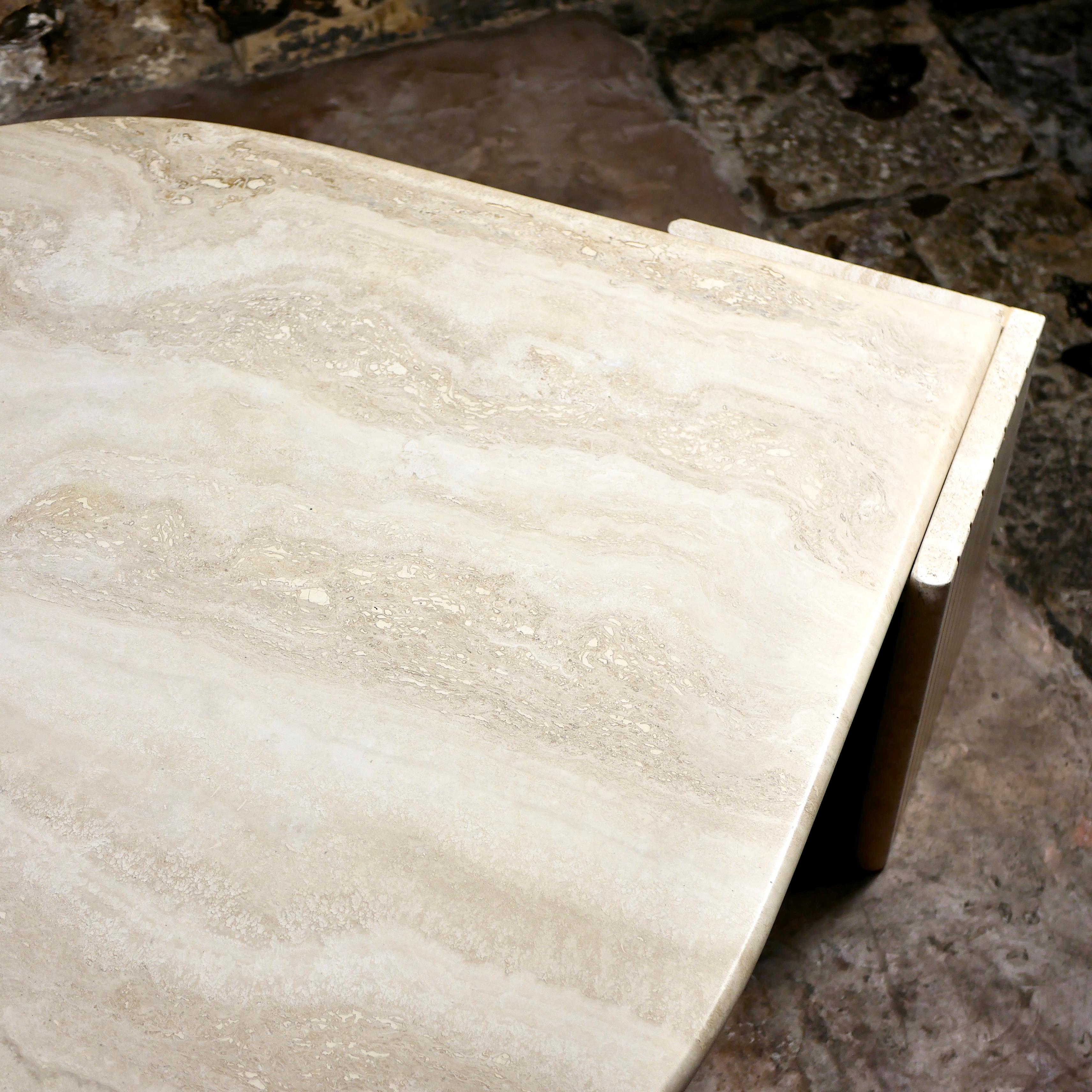 Table basse en travertin de Roche Bobois, fabriquée en France, 1970 2