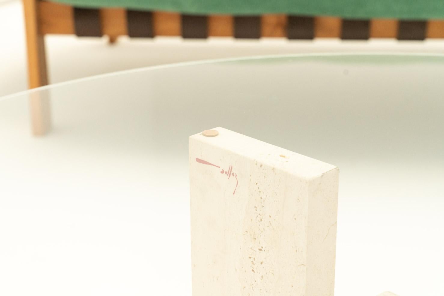 Belge Table basse en travertin Willy Ballez, années 1970 en vente