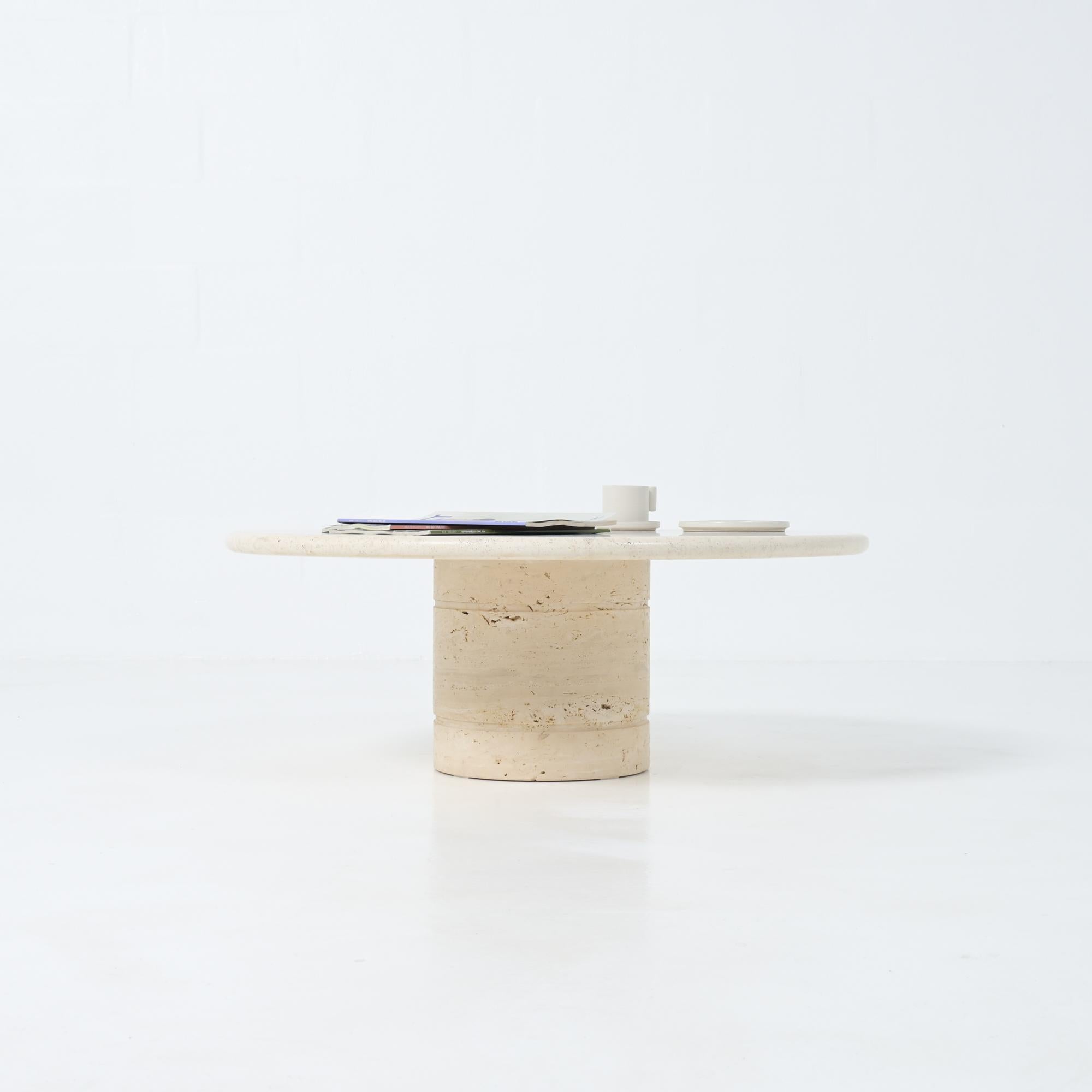 italien Travertine Coffee Table en vente