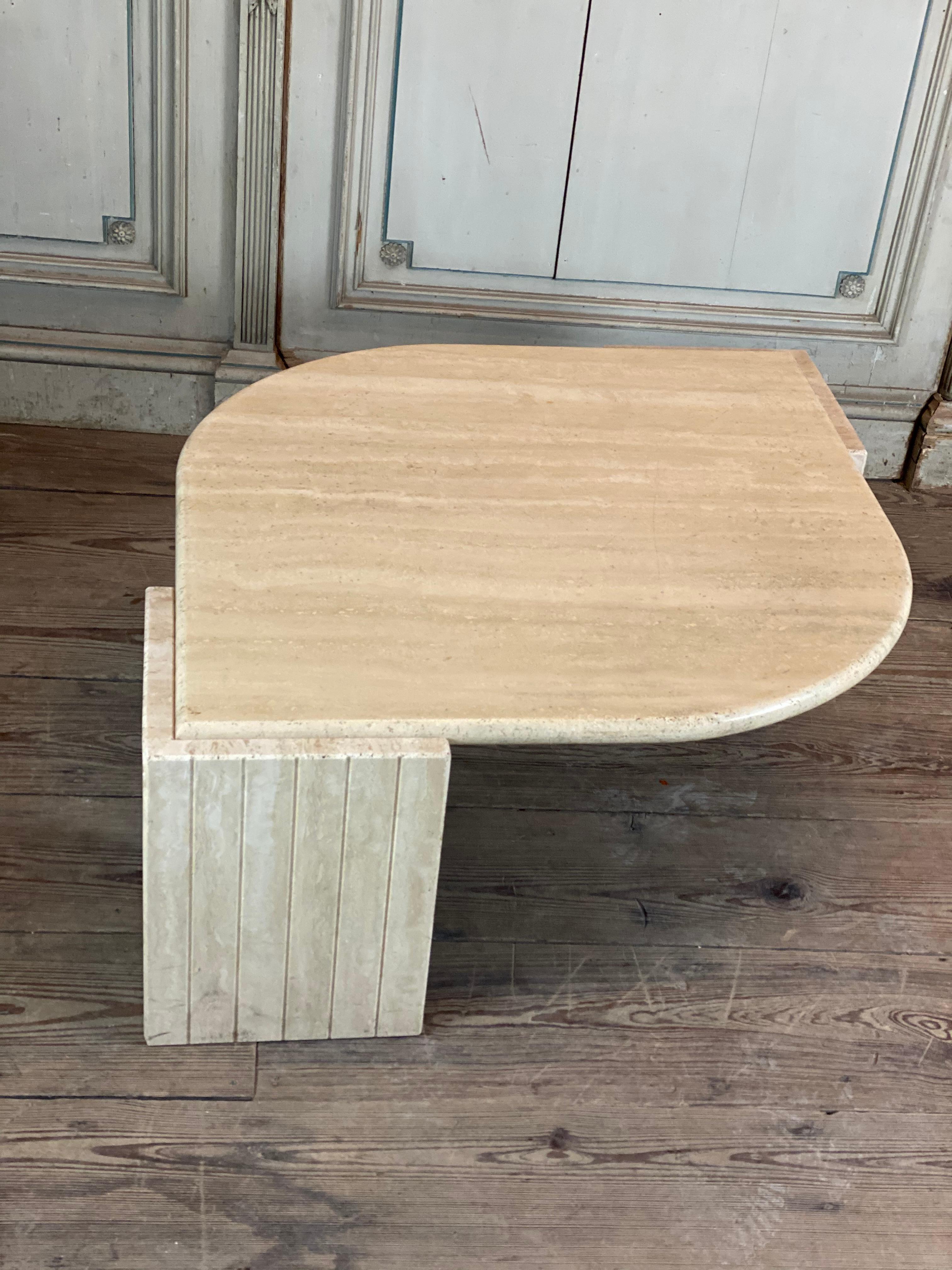 Mid-Century Modern Travertine coffee table In Good Condition In Brussels, BE