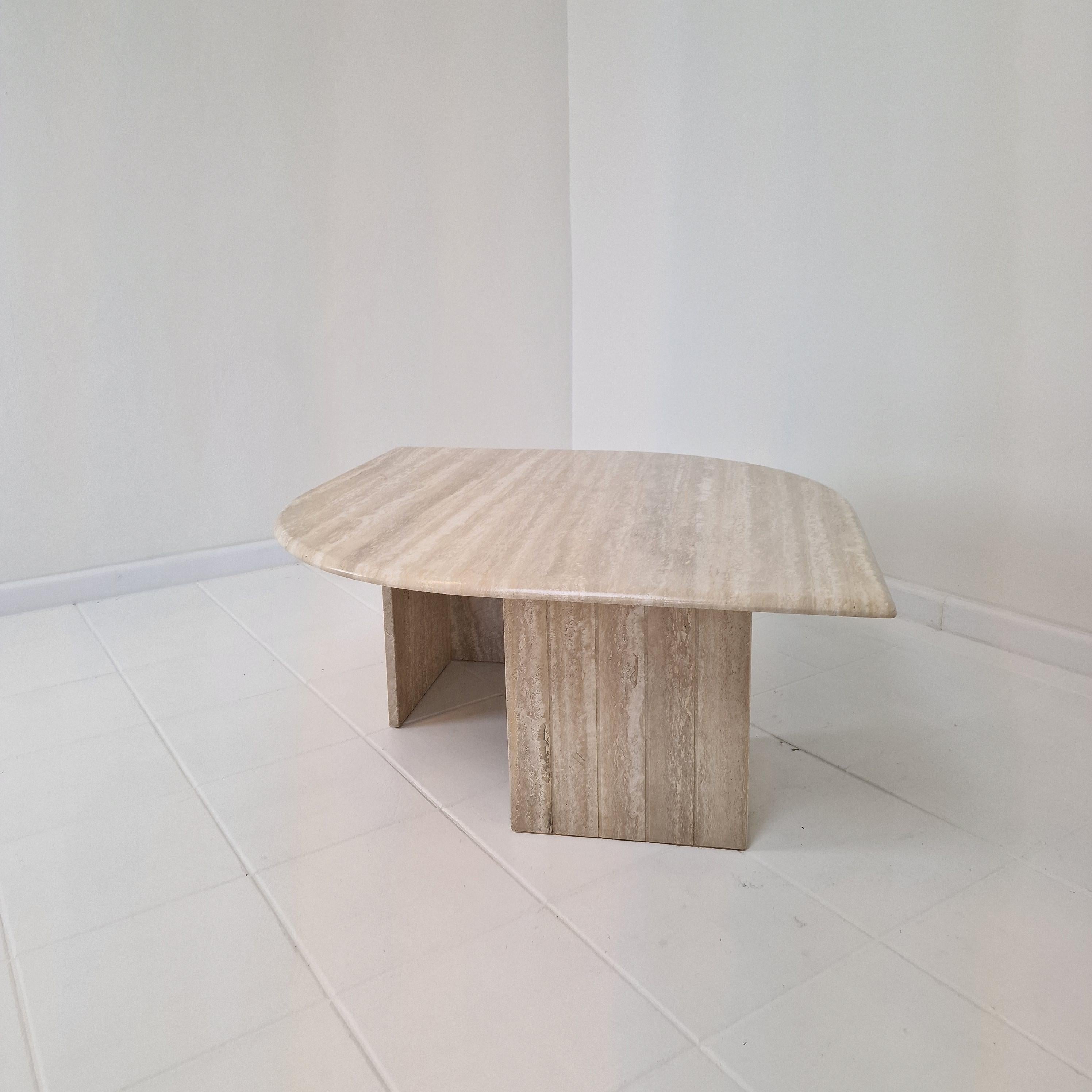 Italian Travertine Coffee Table in Teardrop Shape, 1980's For Sale