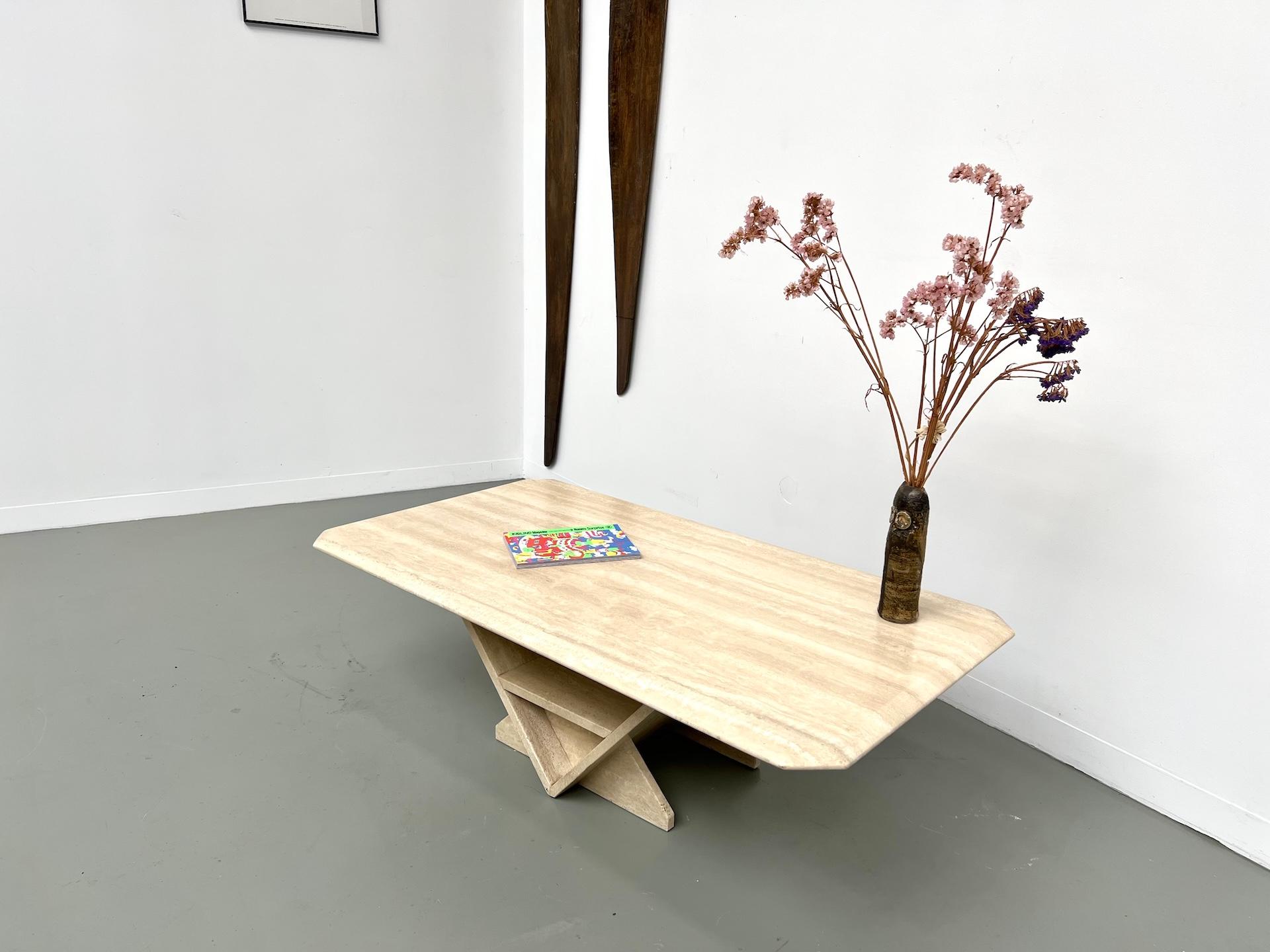 Mesa de centro de travertino fabricada en Italia en la década de 1970. en venta 3