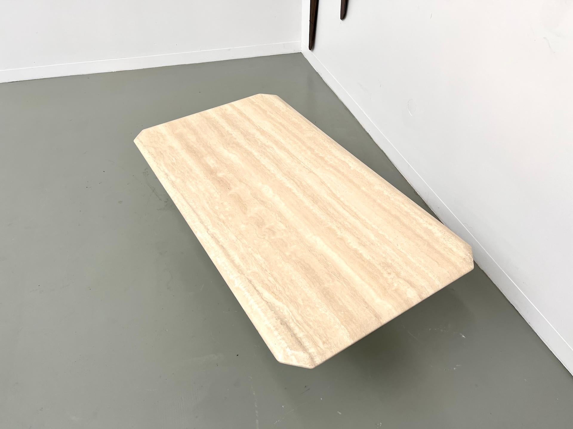 Mesa de centro de travertino fabricada en Italia en la década de 1970. en venta 11