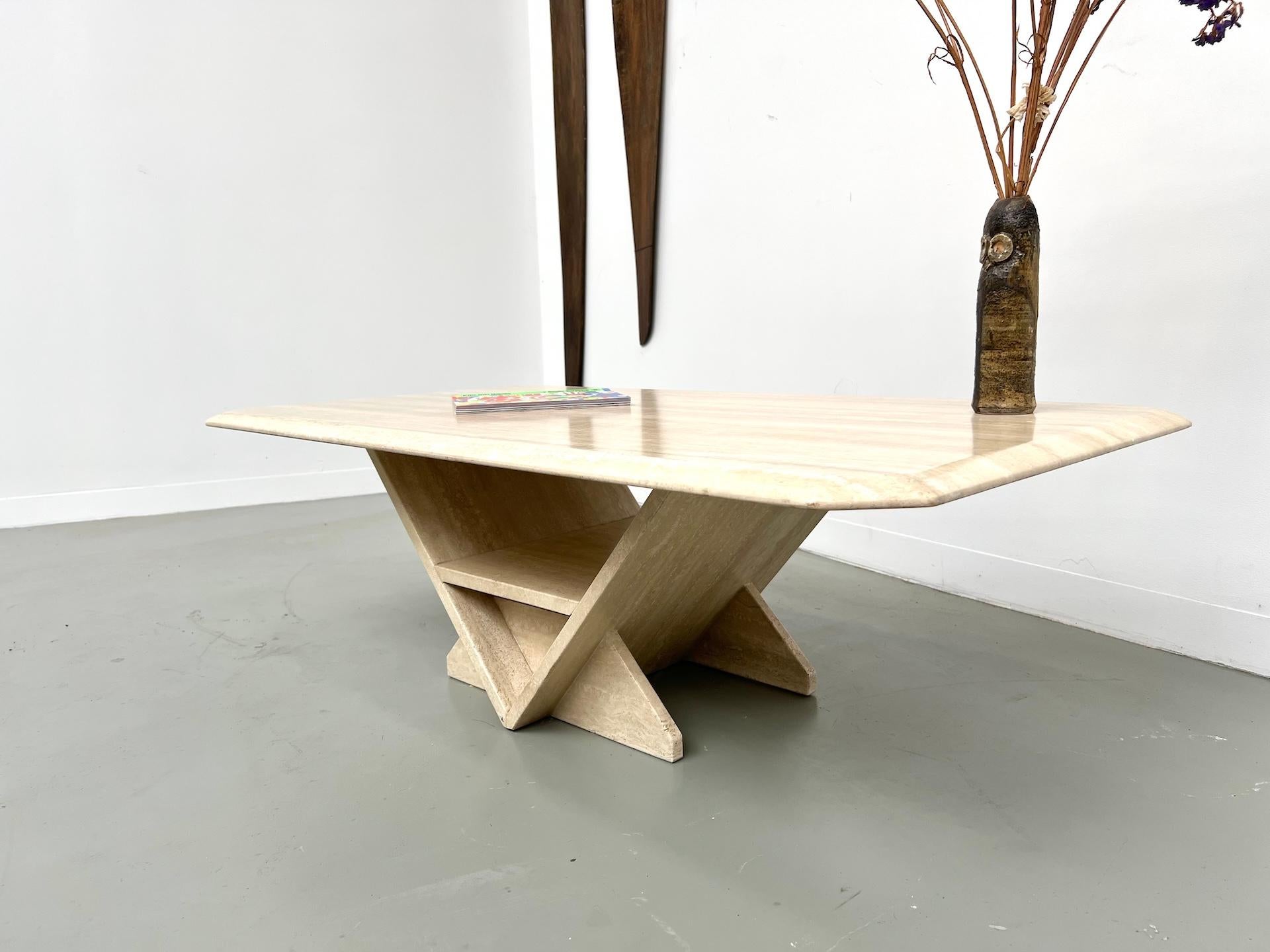 Mesa de centro de travertino fabricada en Italia en la década de 1970. en venta 2