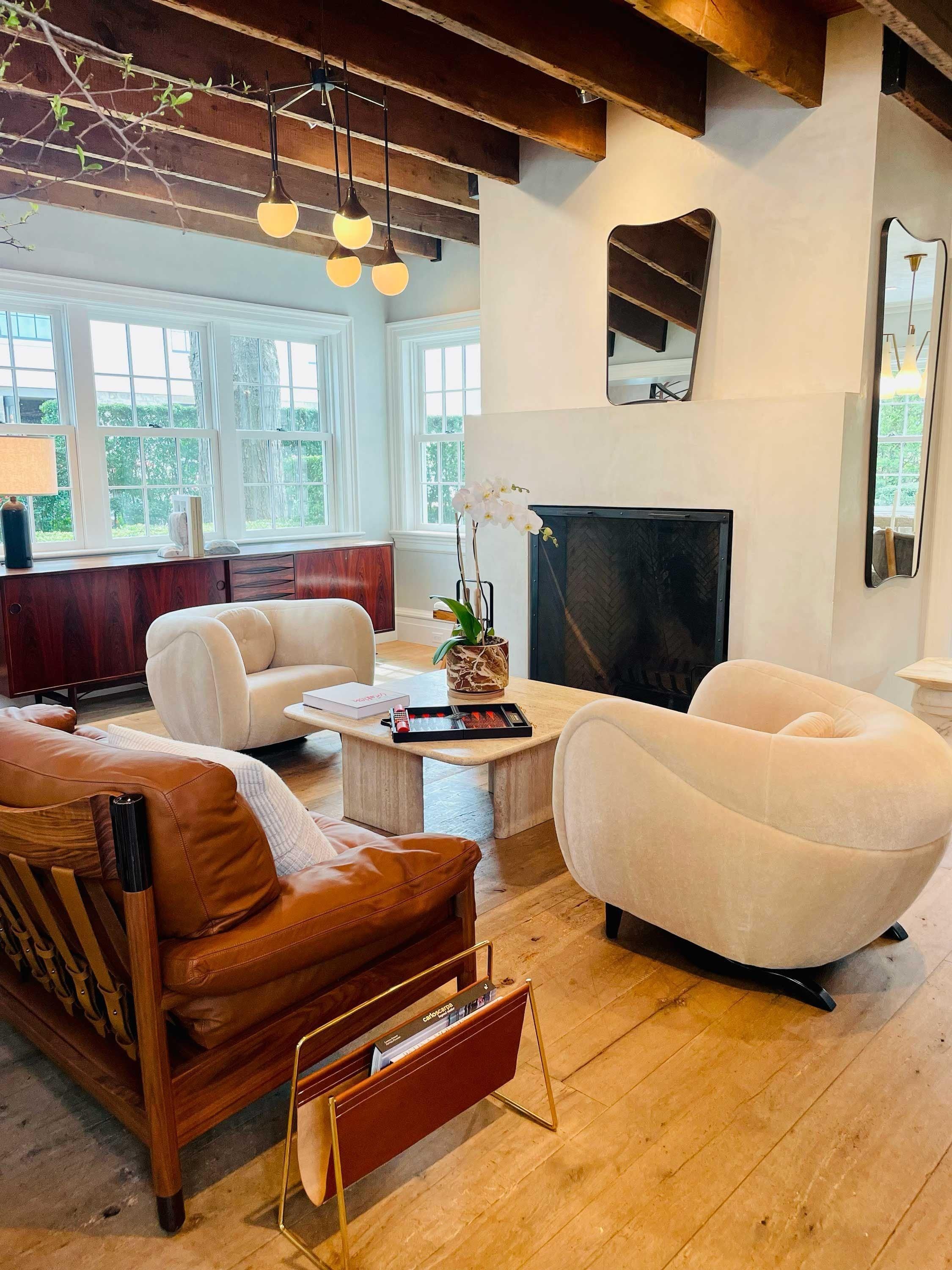 XXIe siècle et contemporain Table basse en travertin avec pieds monumentaux en travertin en vente