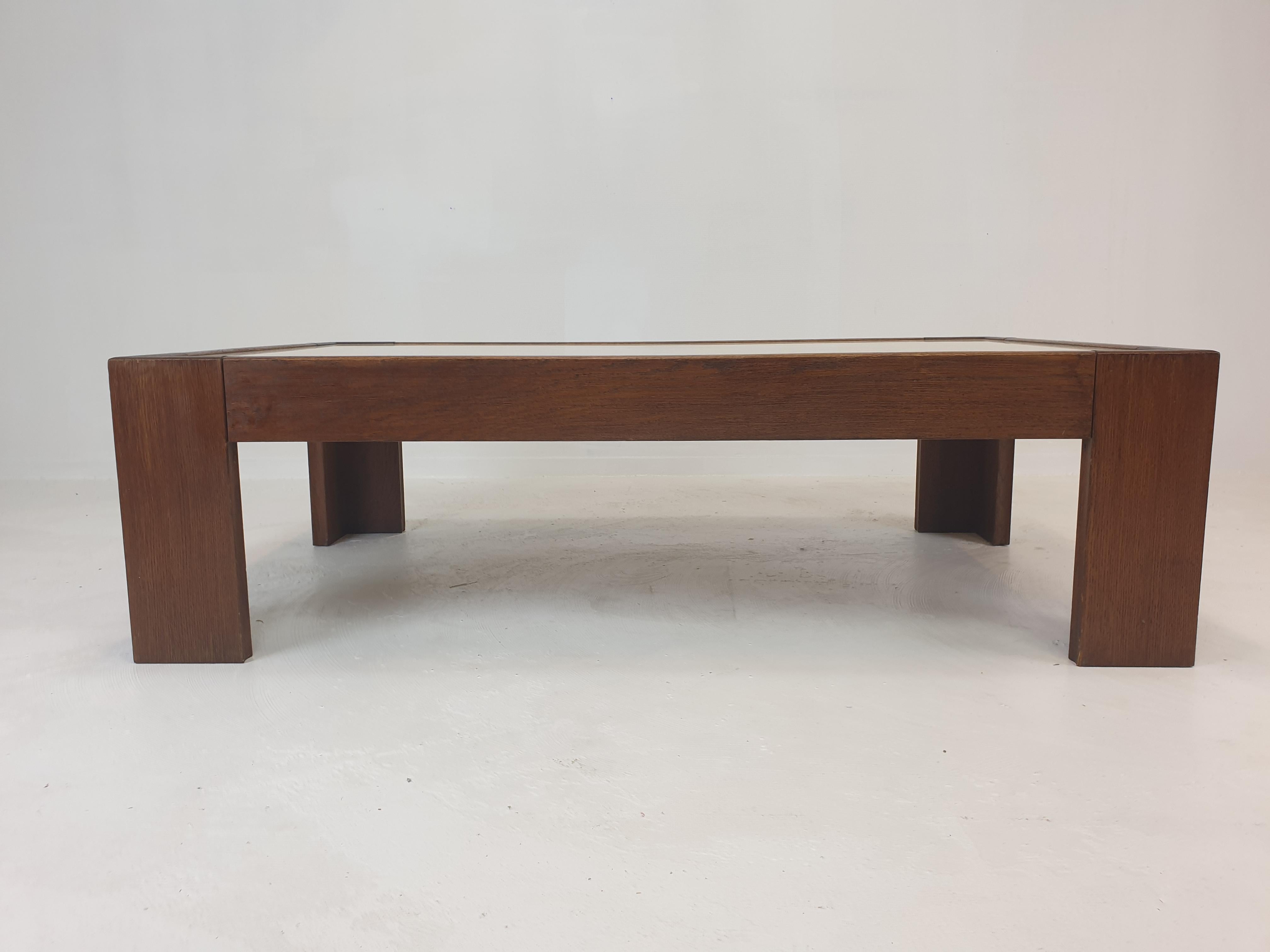 Travertin Table basse en travertin avec base en chêne, 1970