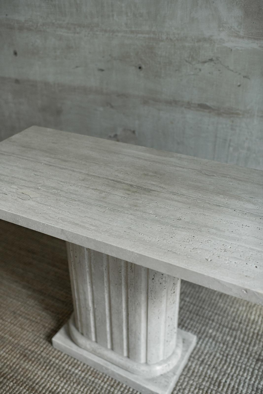 Fine XX secolo Console in travertino in vendita