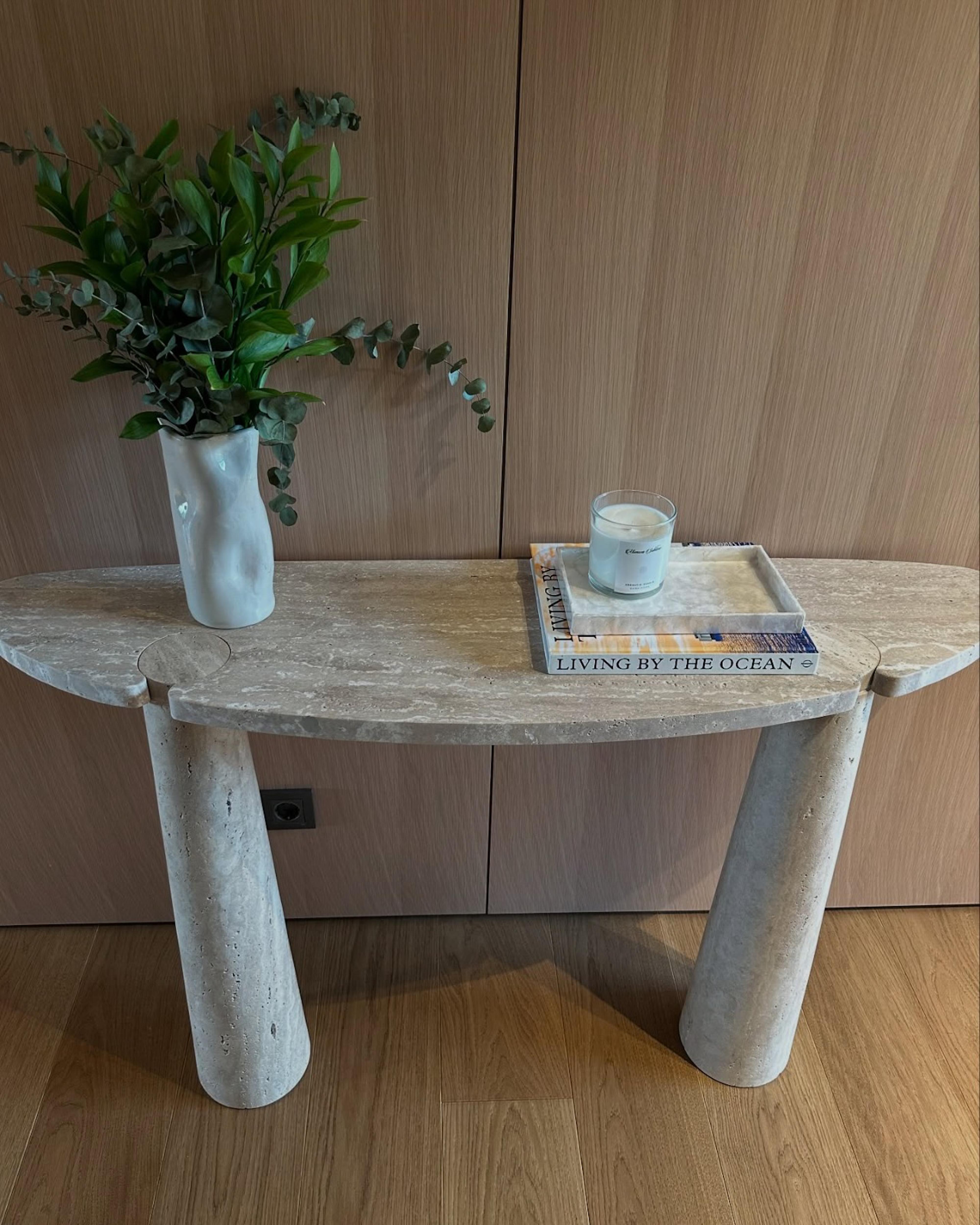 TRAVERTINE CONSOLE TABLE

Type of Marble: Travertine
Dimensions: 48