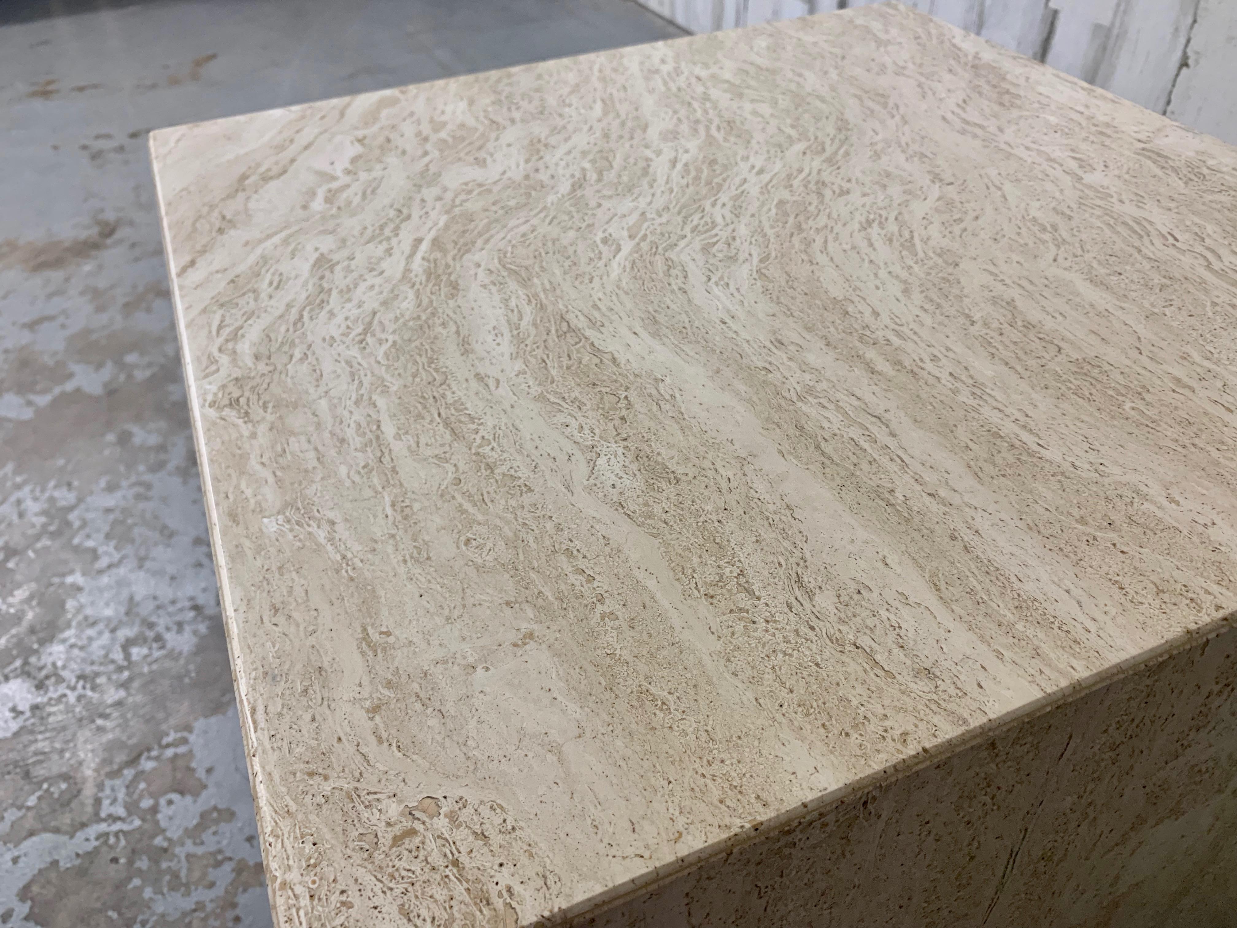 Table basse cubique en travertin en vente 5