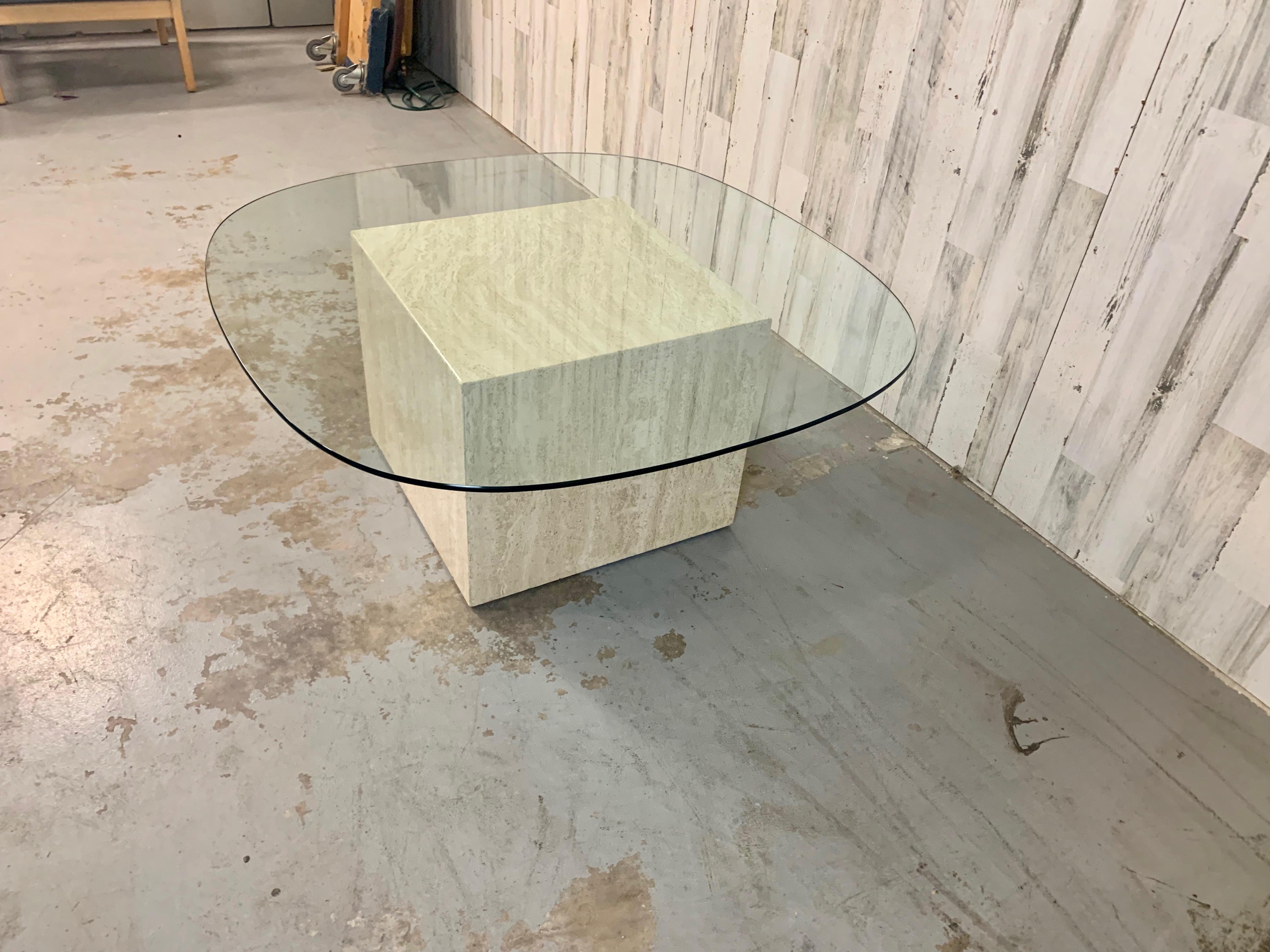 Verre Table basse cubique en travertin en vente