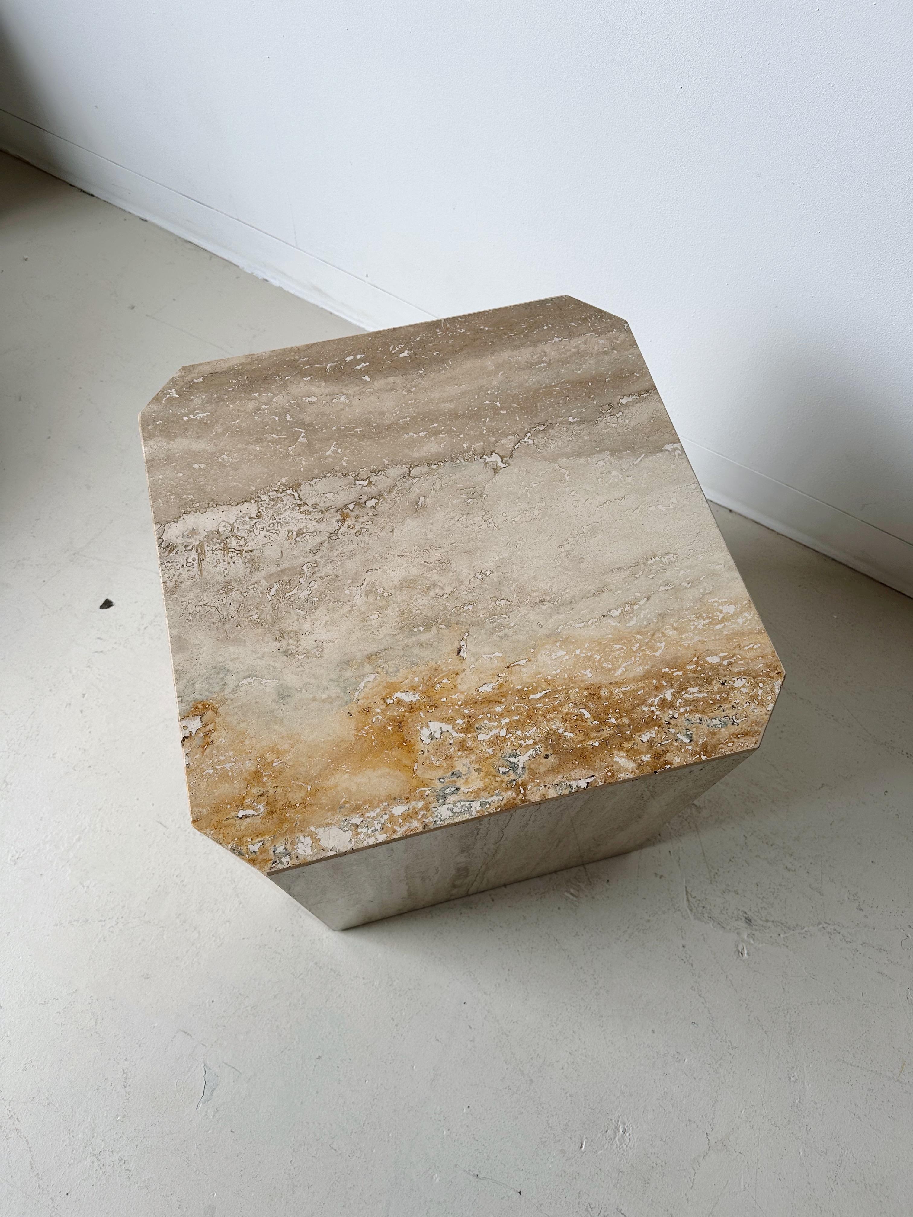 Travertine Cube Side Table In Good Condition In Outremont, QC