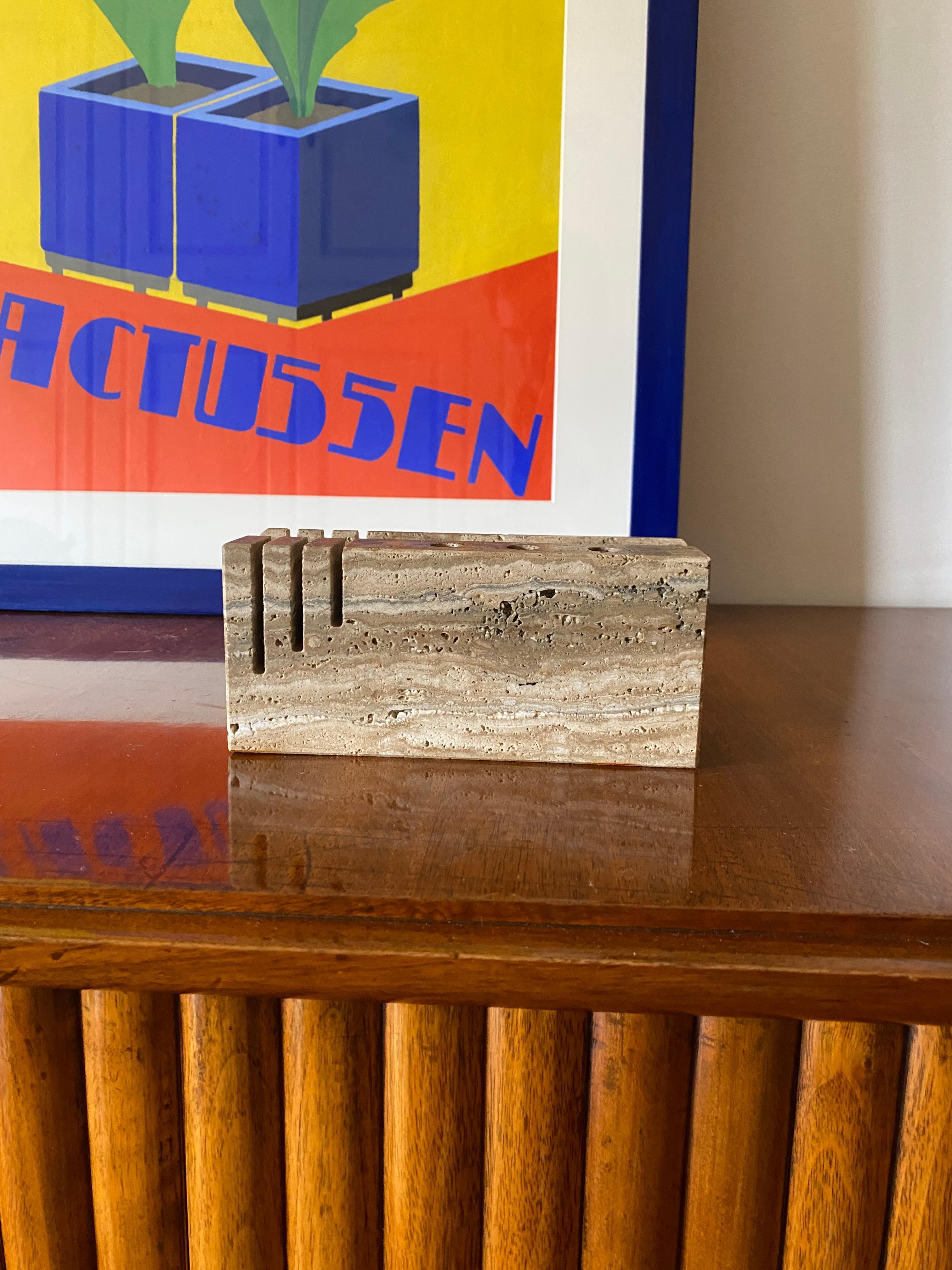Travertine desk organizer

Manufactured by Fratelli Mannelli, Italy, 1970s.

H 8 cm - 6 x 18 cm

Conditions: excellent consistent with age and use