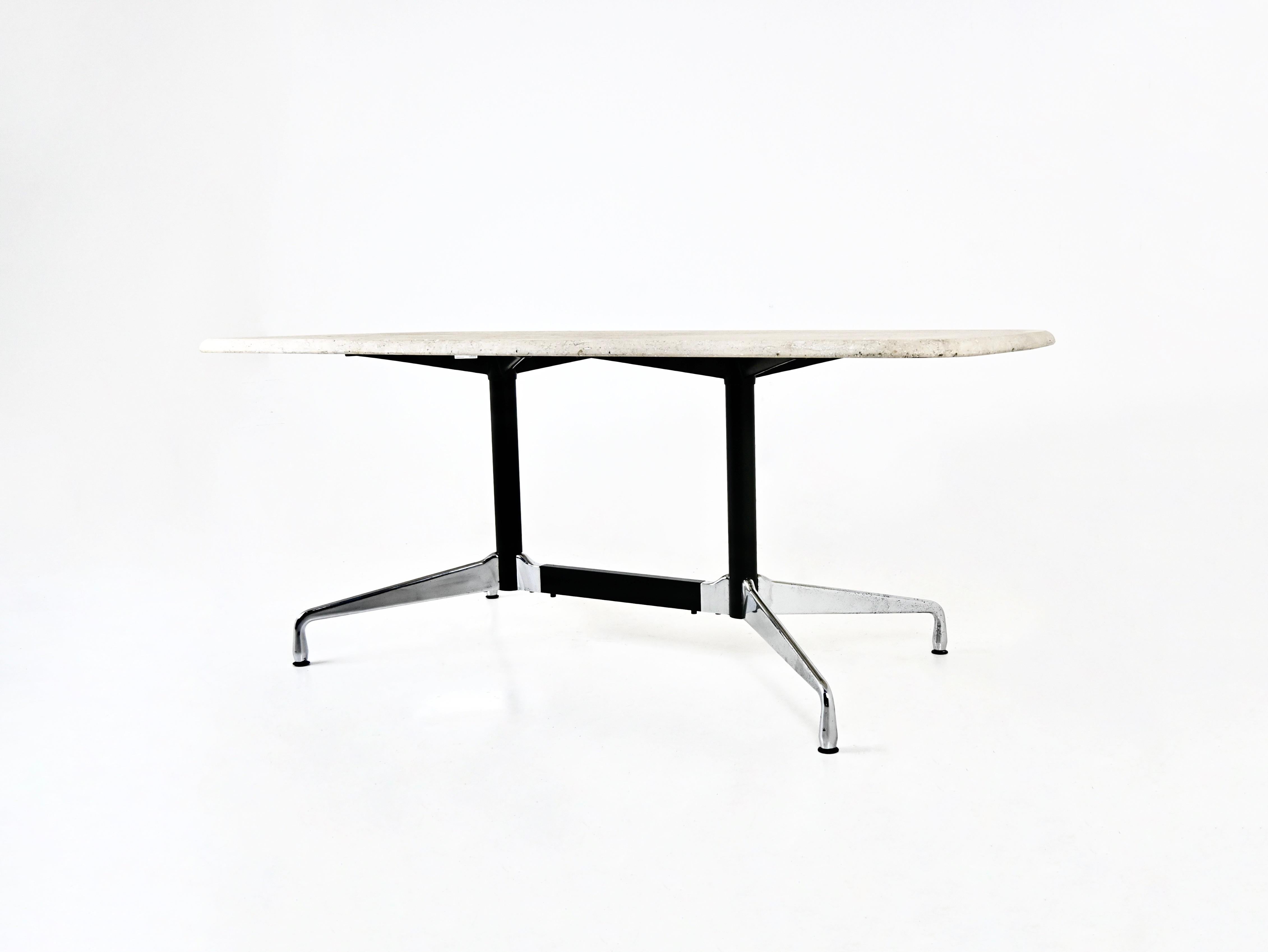 Français Table de salle à manger en travertin Charles & Ray Eames pour Vitra, 1970 en vente