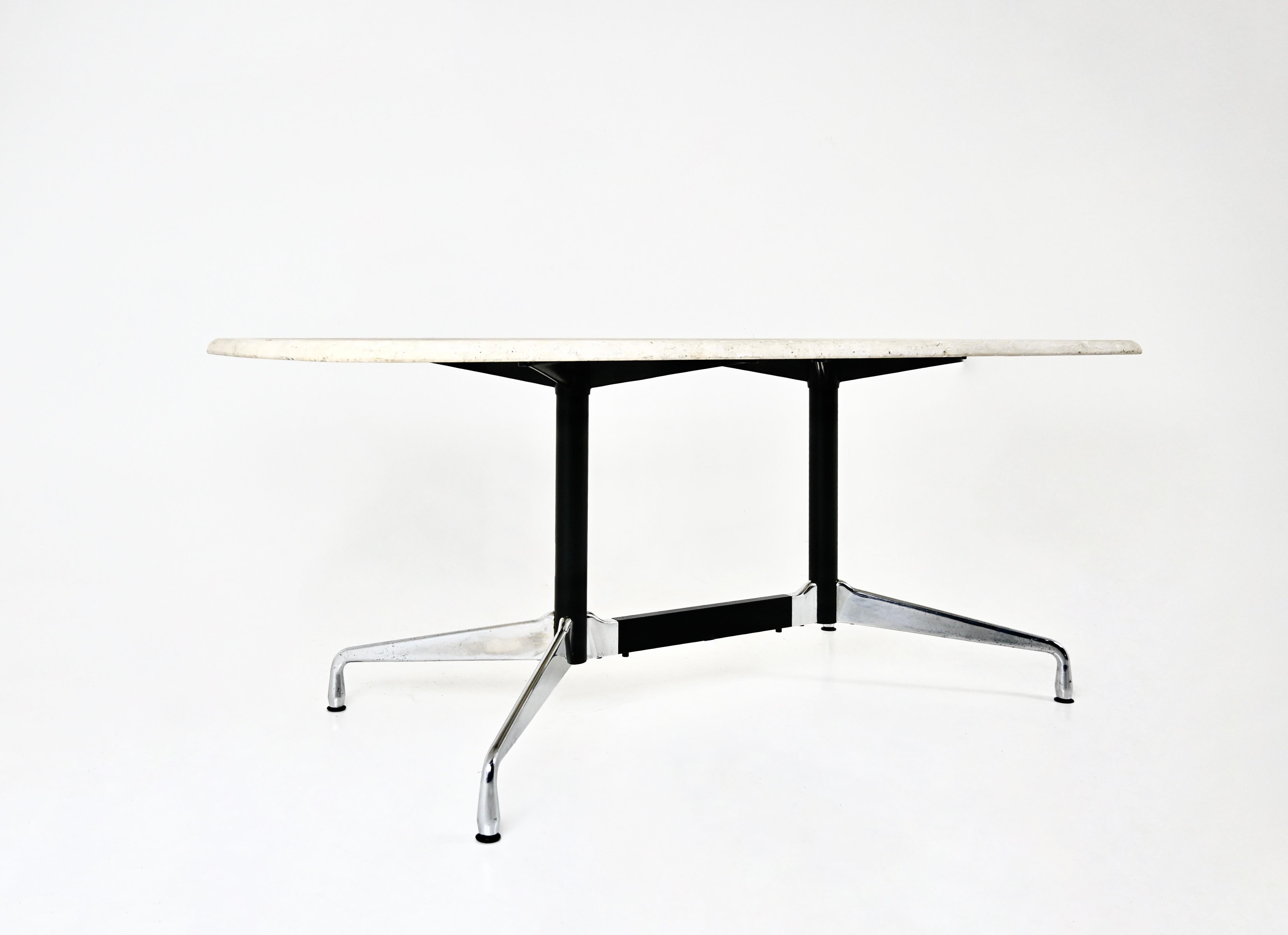 Table de salle à manger en travertin Charles & Ray Eames pour Vitra, 1970 Bon état - En vente à bruxelles, BE
