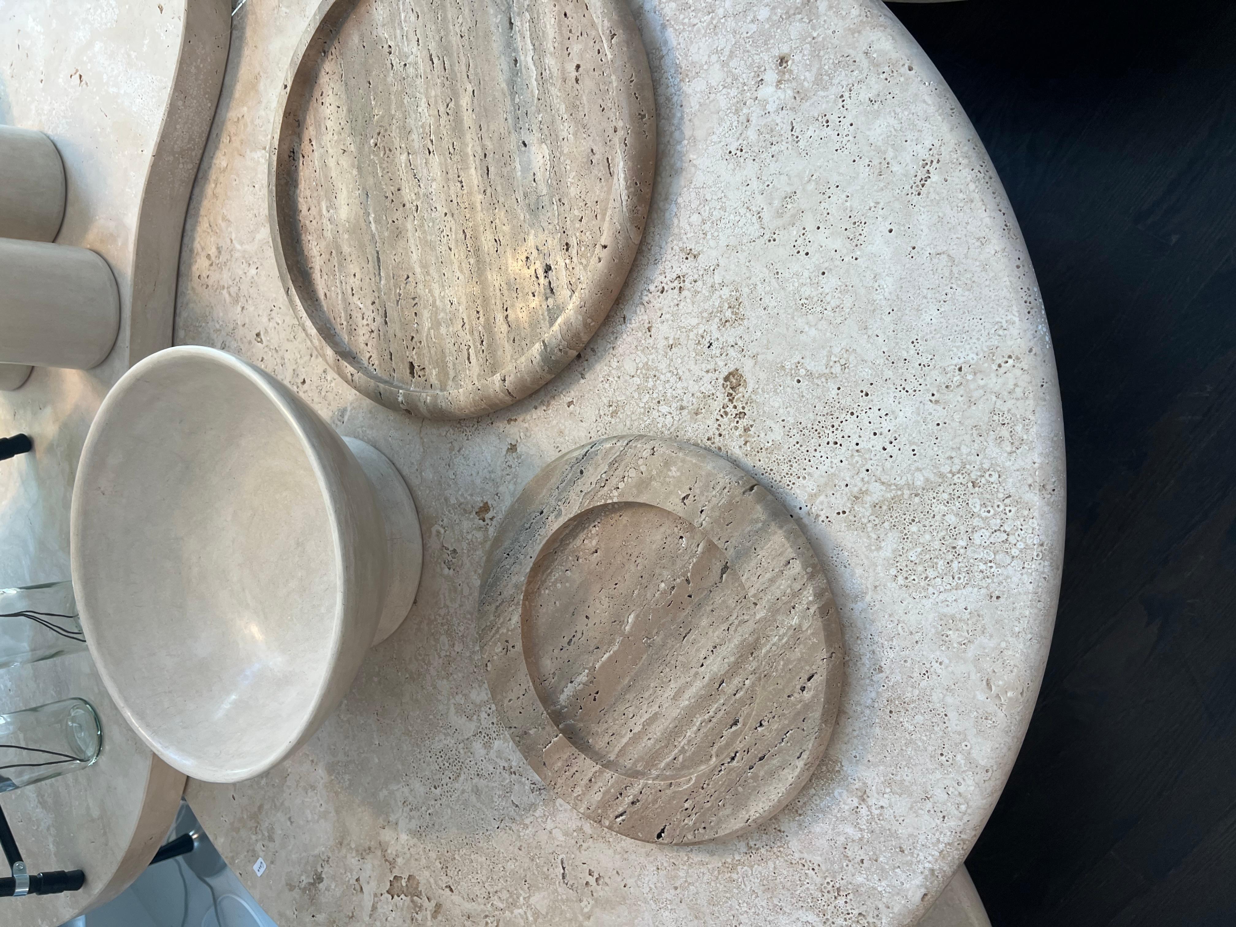 Moderne Table de salle à manger en travertin par Le Lampade NY en vente