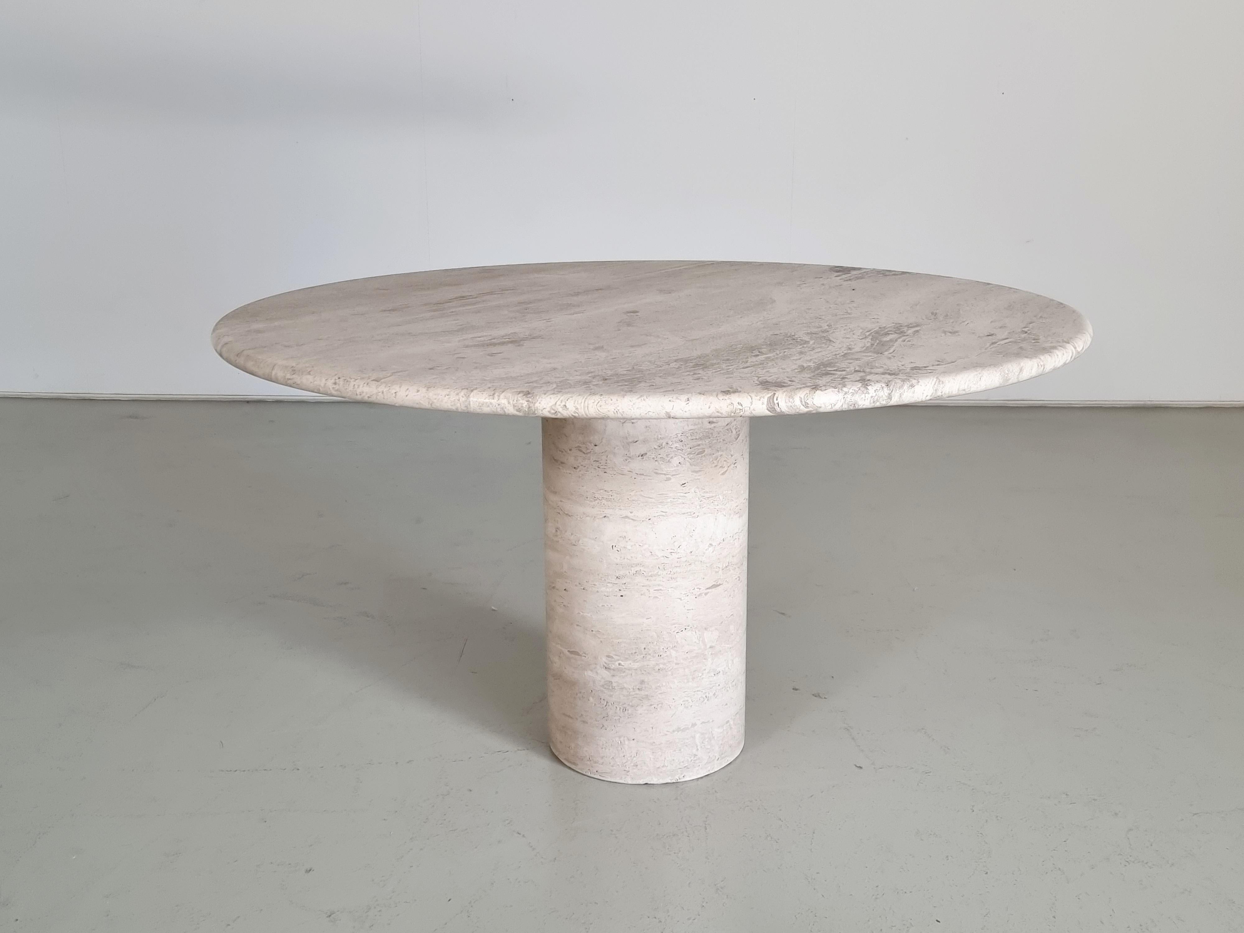 Travertine dining table in the manner of Angelo Mangiarotti for Up&Up, 1970s In Good Condition In amstelveen, NL
