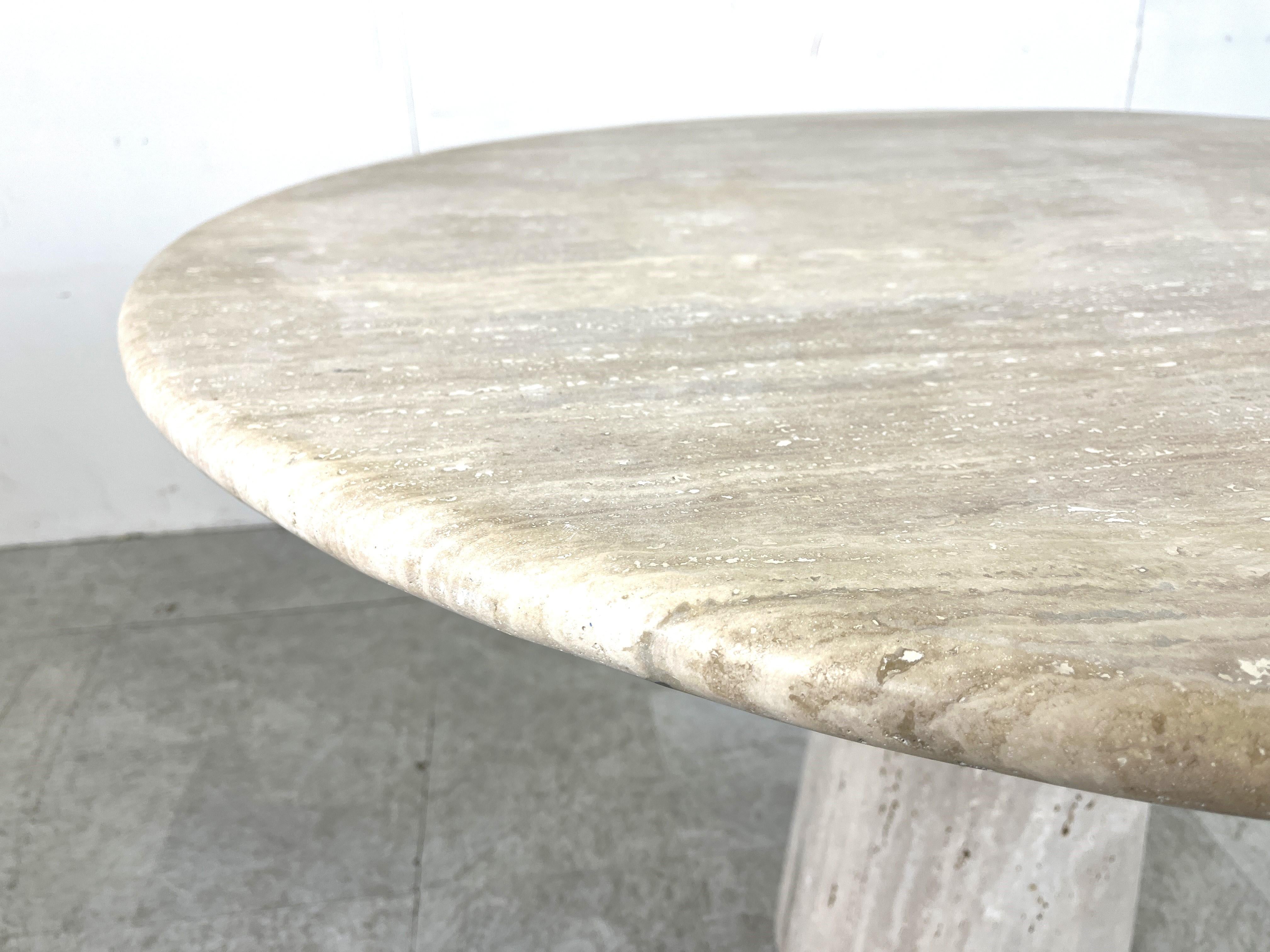 Timeless and beautiful travertine dining table very much in the style of Angelo Mangiarotti's tables.

Beautiful conical central leg with a round top.

Untouched travertine which looks very 'brut' and very attractive.

The table top is very stable