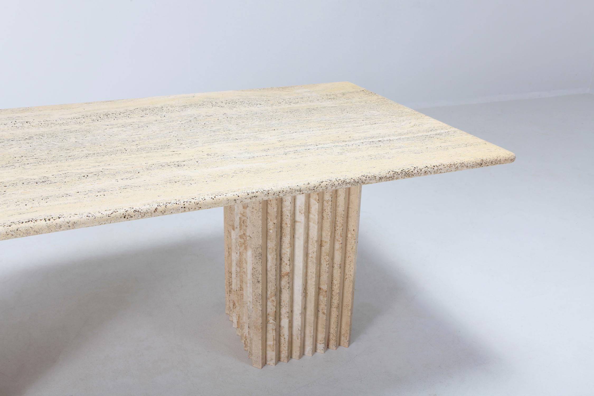Travertine Dining Table in the Style of Carlo Scarpa and Angelo Mangiarotti im Zustand „Gut“ in Antwerp, BE