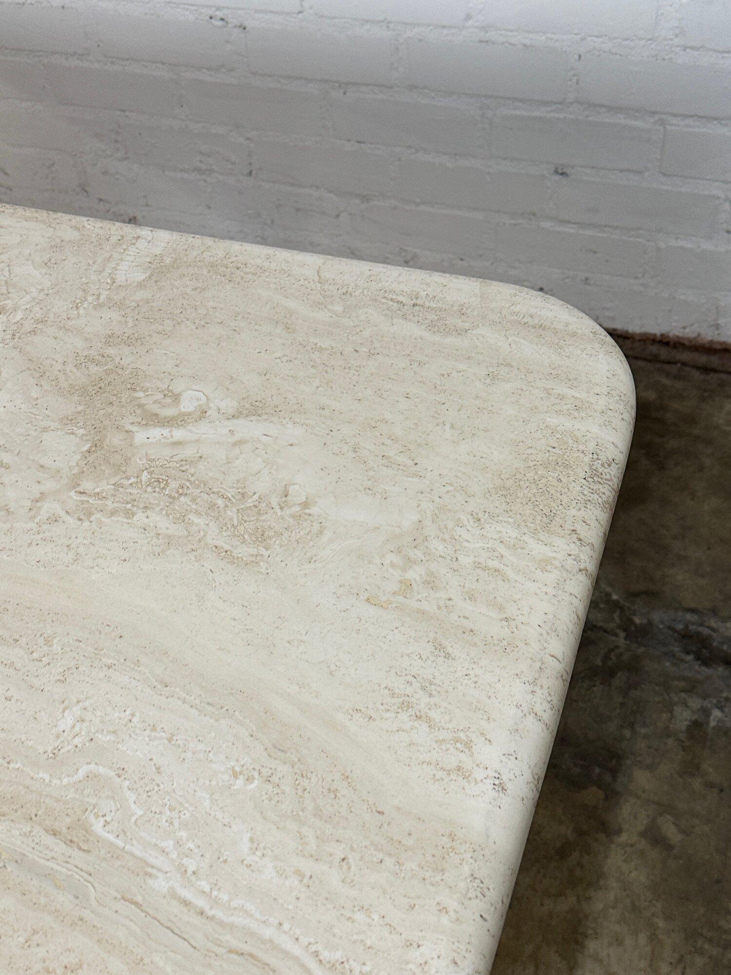 Travertine dining table with rounded edges For Sale 7