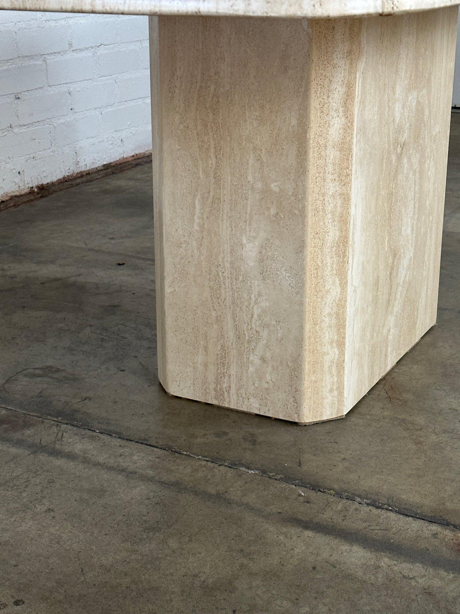 Travertine dining table with rounded edges For Sale 2