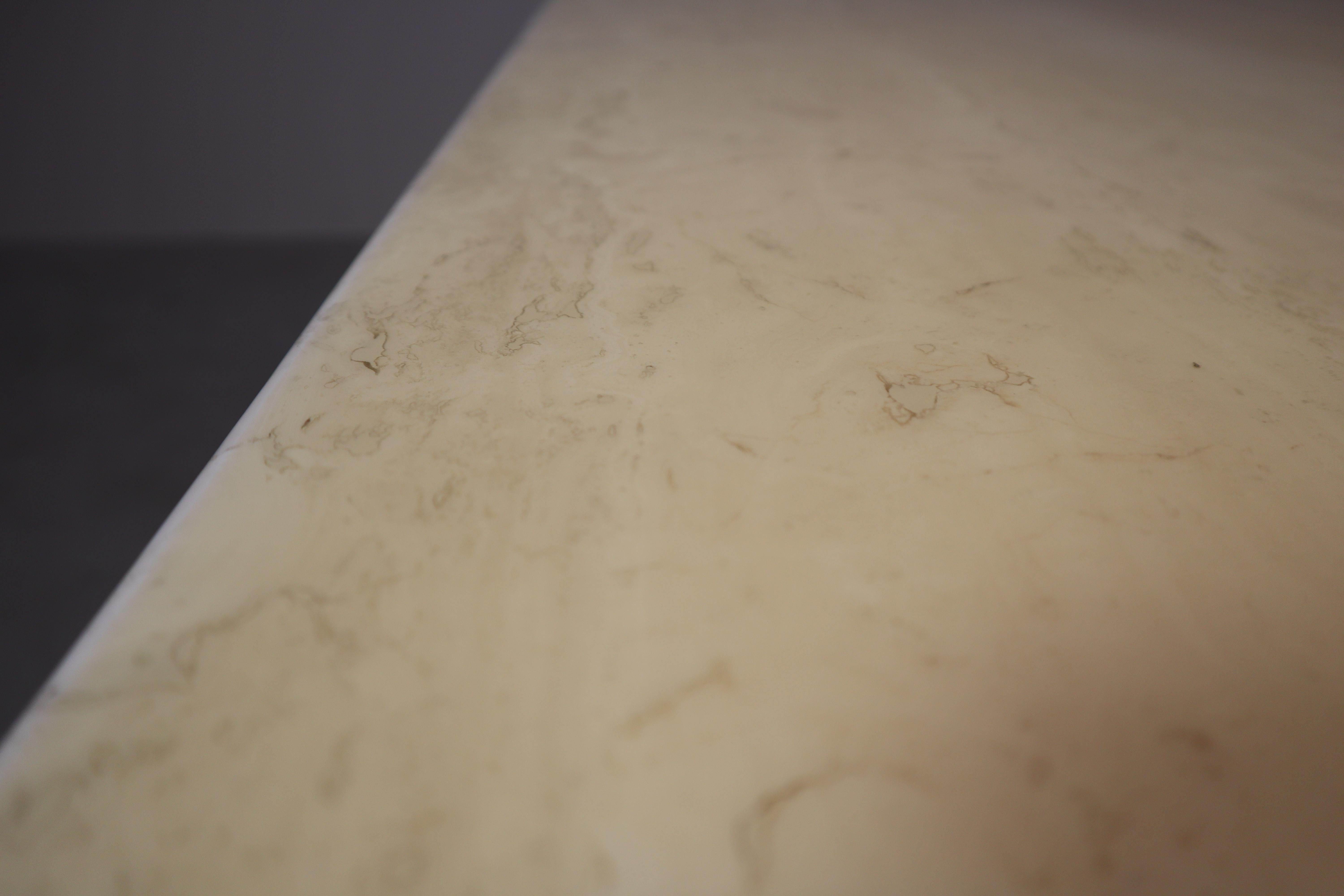 Mesa de comedor de travertino con base escultural, Italia, Finales de los 60 en venta 3