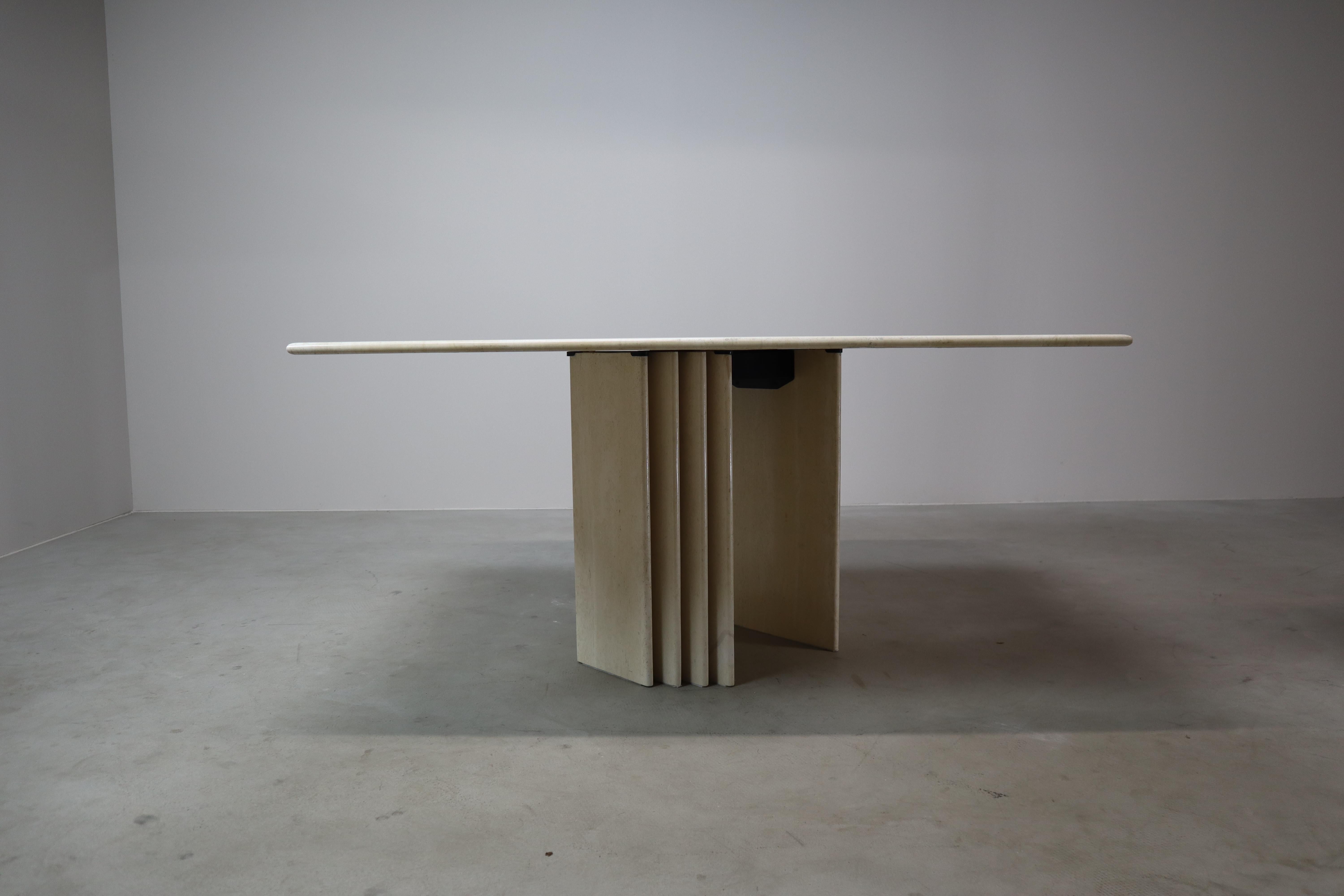 Mesa de comedor de travertino con base escultural, Italia, Finales de los 60 en venta 8