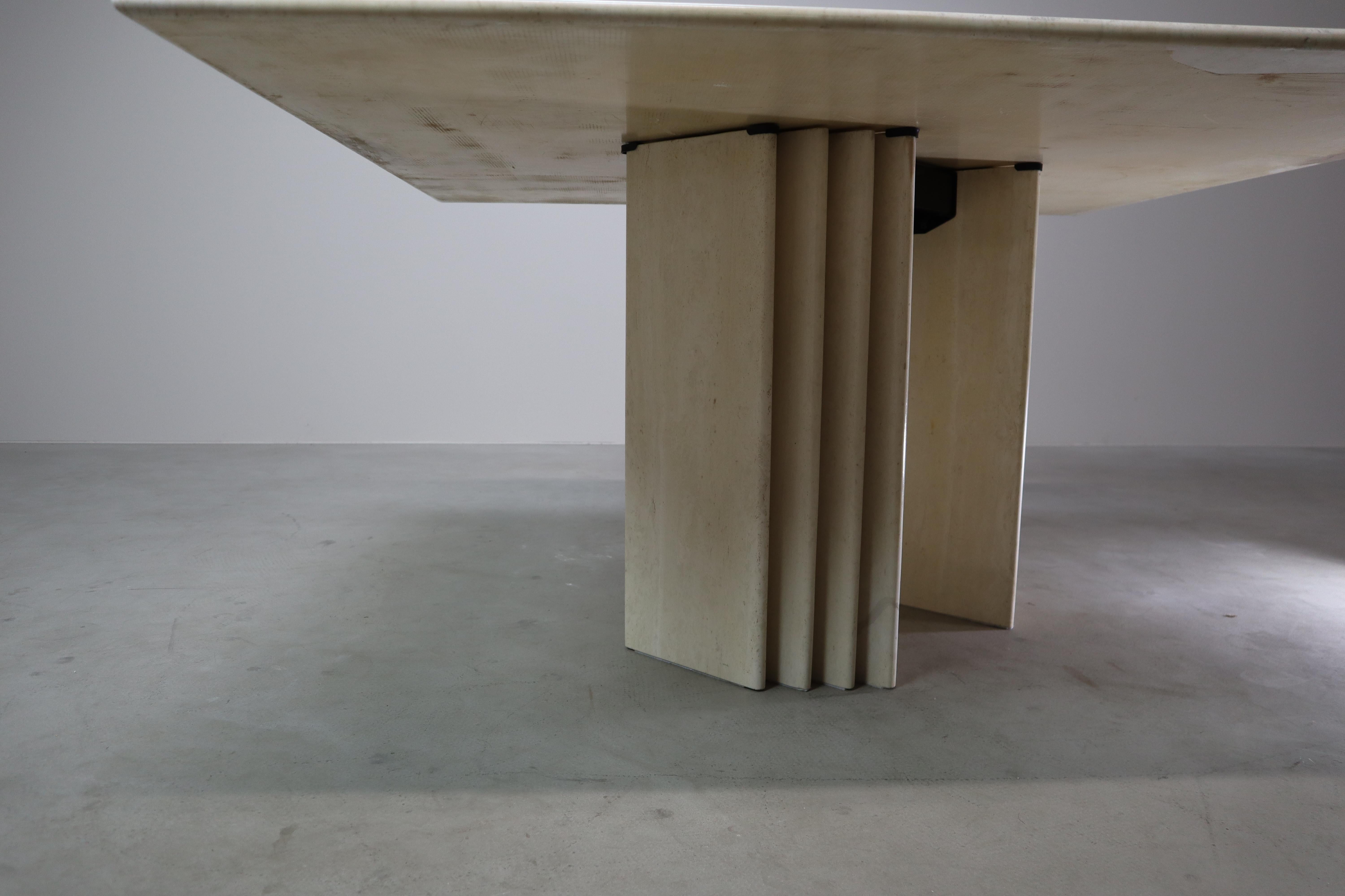 Mesa de comedor de travertino con base escultural, Italia, Finales de los 60 en venta 10