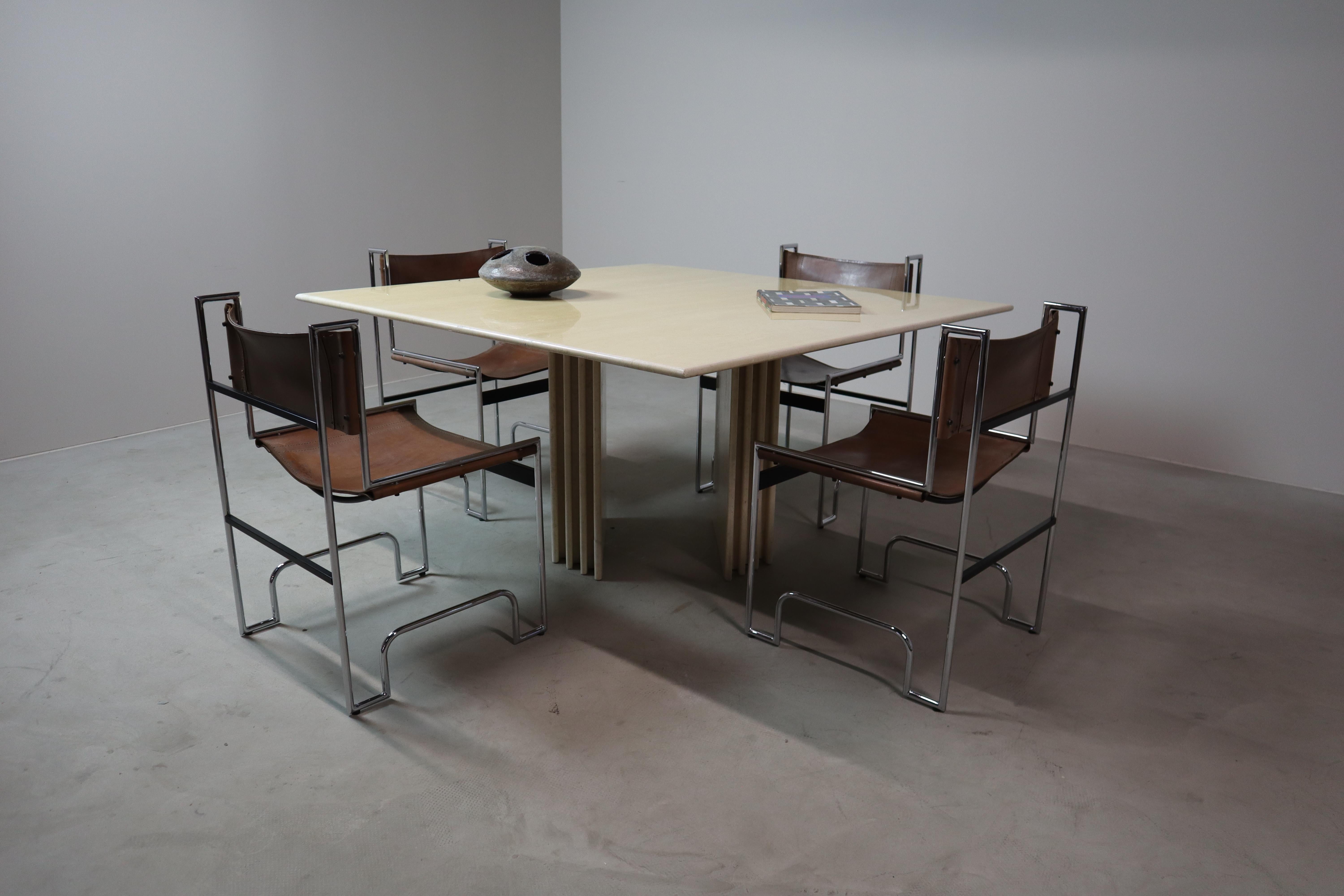 Mesa de comedor de travertino con base escultural, Italia, Finales de los 60 en Bueno estado para la venta en Langemark-Poelkapelle, BE