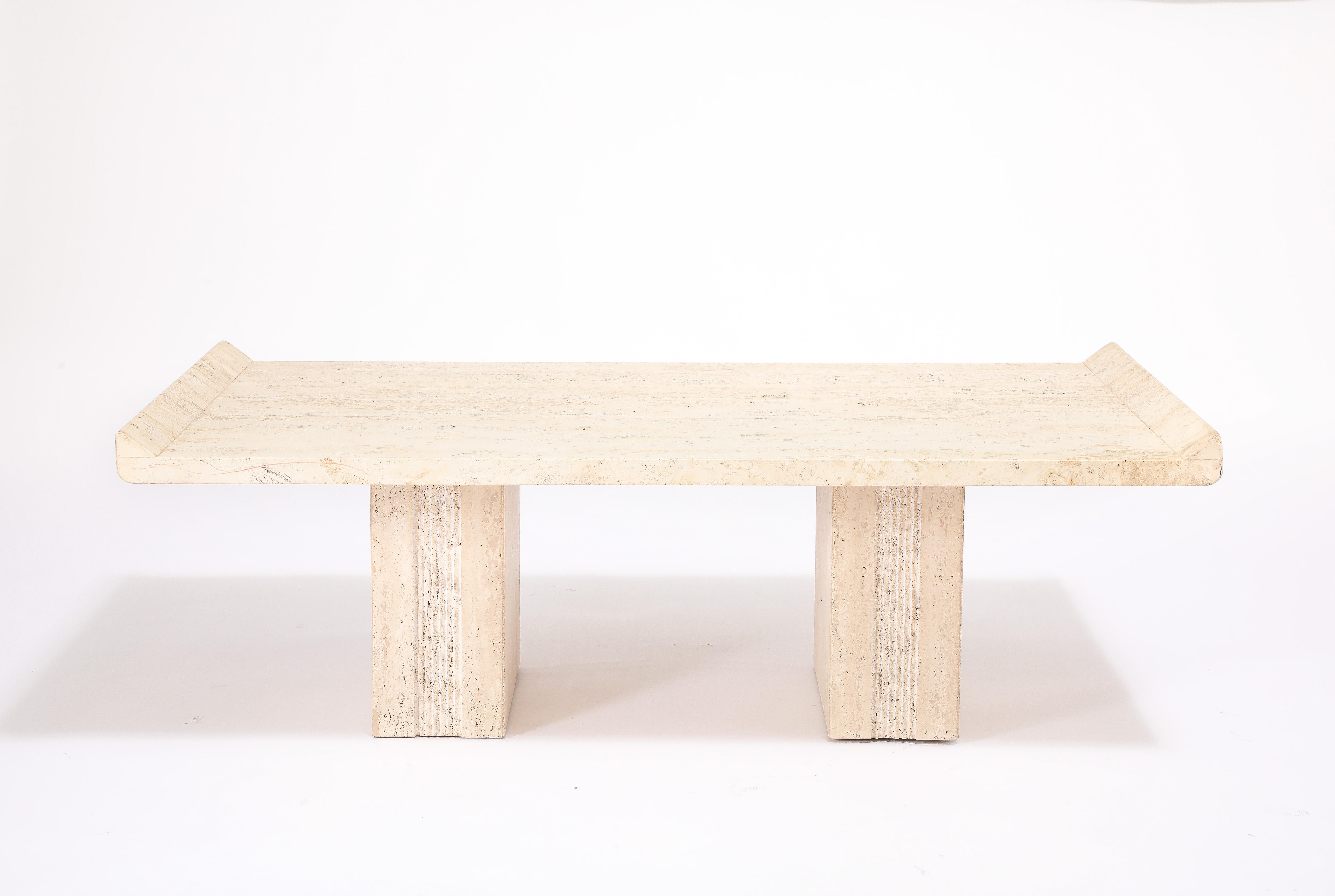 Table basse à double piédestal en travertin, France, années 1980 en vente 7