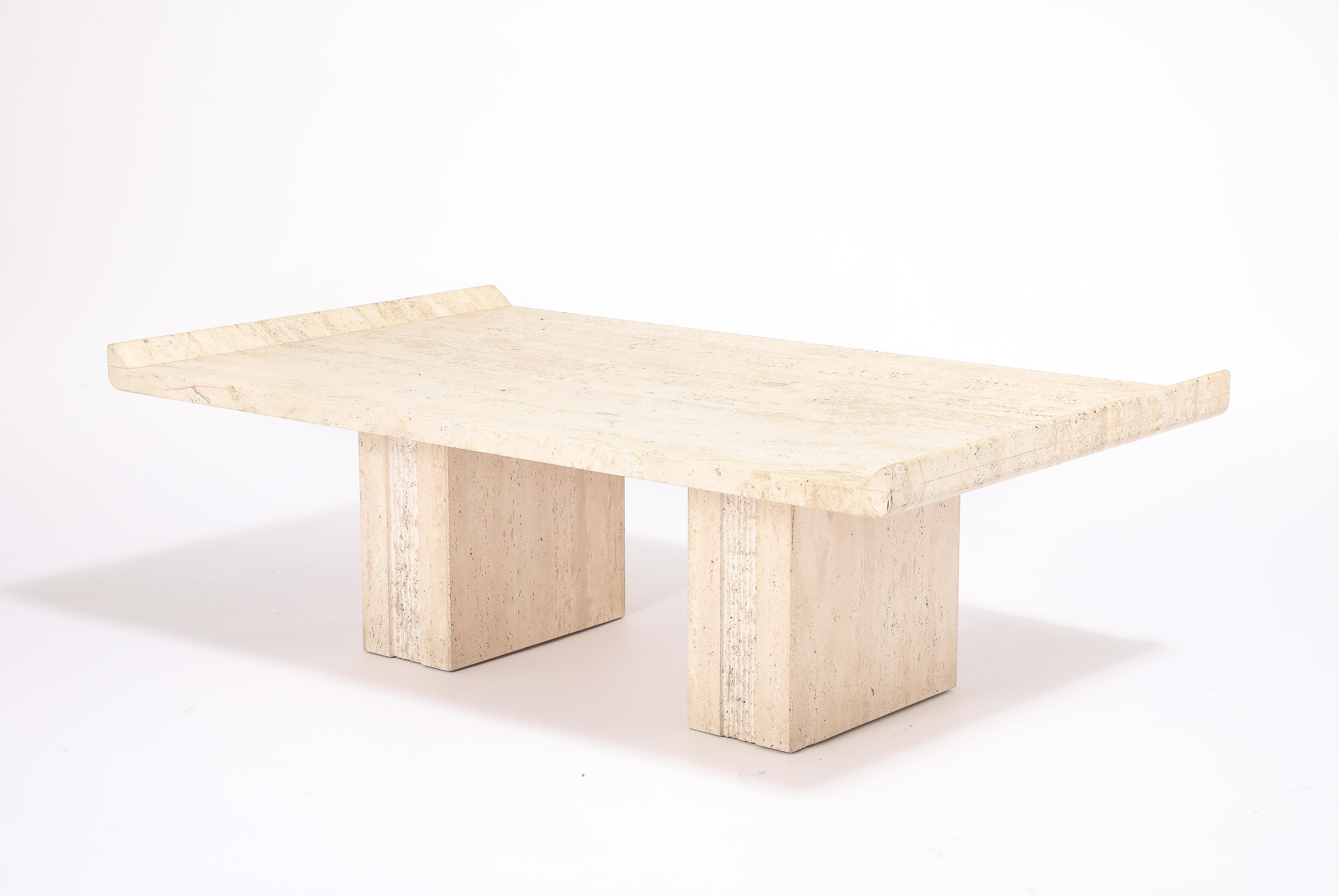 Table basse à double piédestal en travertin, France, années 1980 en vente 8