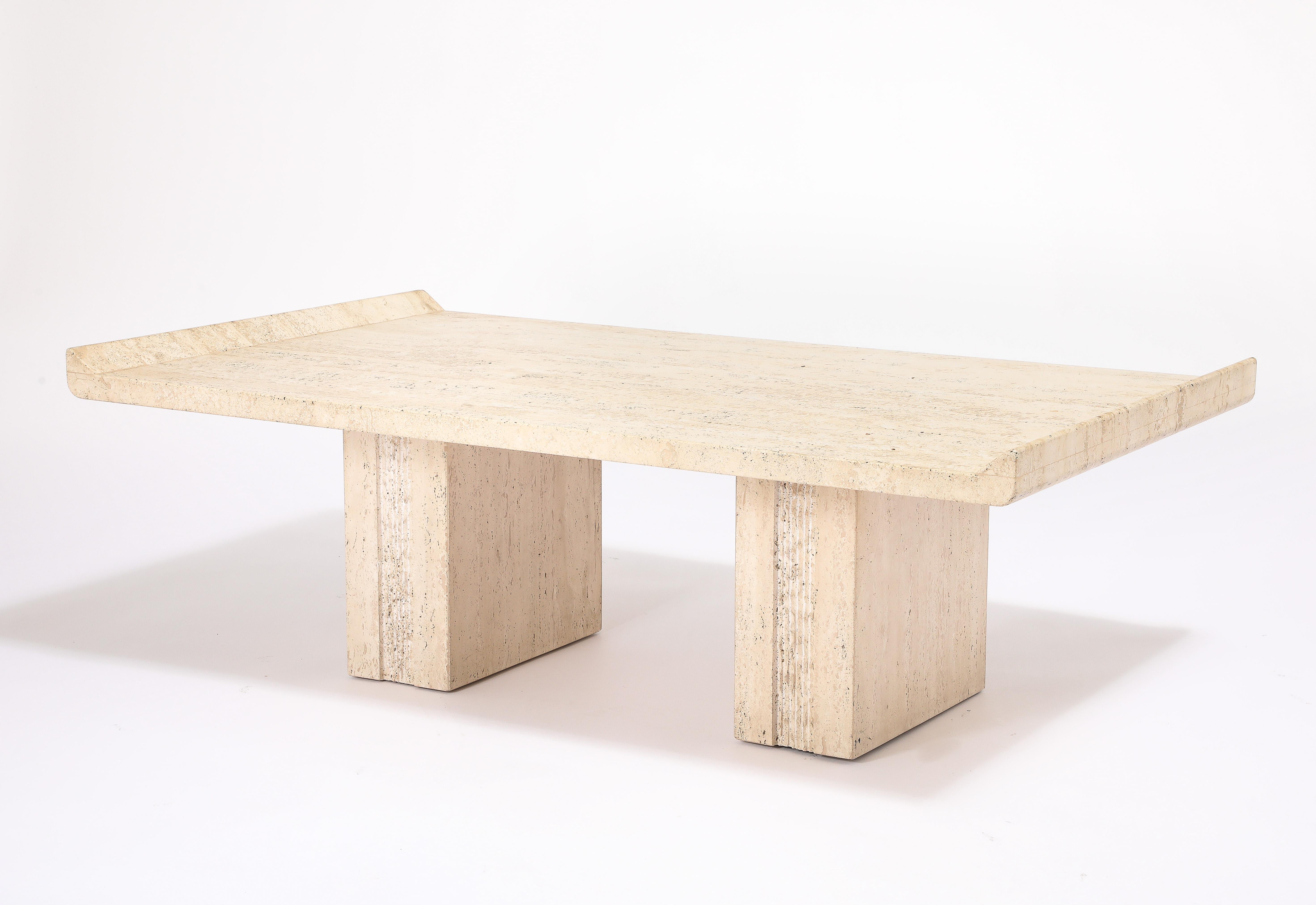 Travertin Table basse à double piédestal en travertin, France, années 1980 en vente
