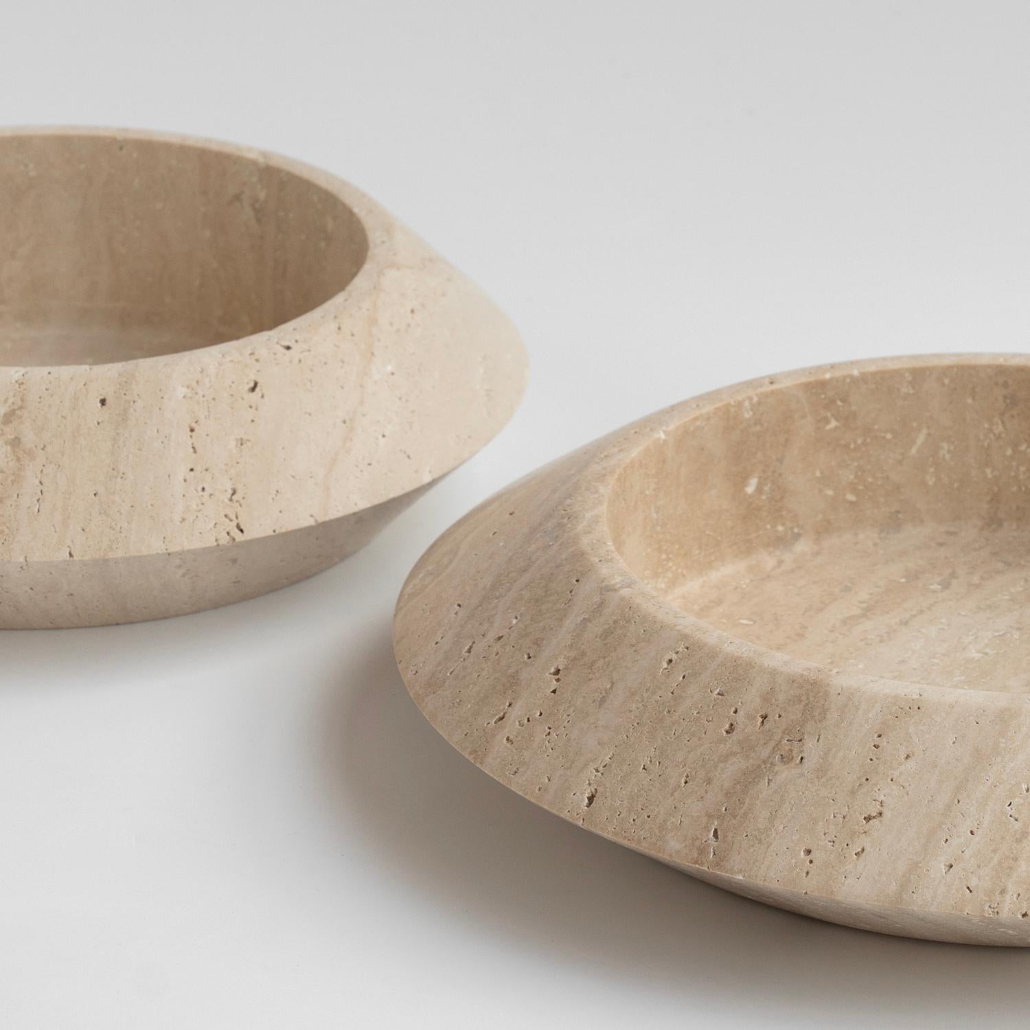 Travertine Eclipse Bowl XL In New Condition For Sale In EINDHOVEN, NB