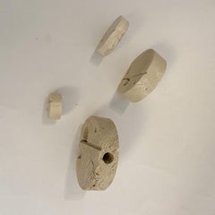 Famiglia di elefanti in travertino di Enzo Mari per Fratelli Mannelli, anni '70