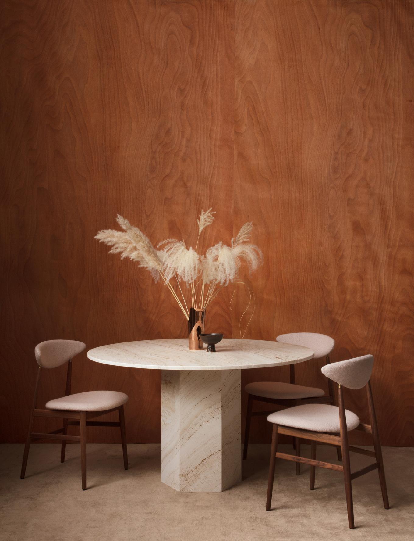 Table à manger épique de GamFratesi en travertin rouge brûlé pour GUBI en vente 1