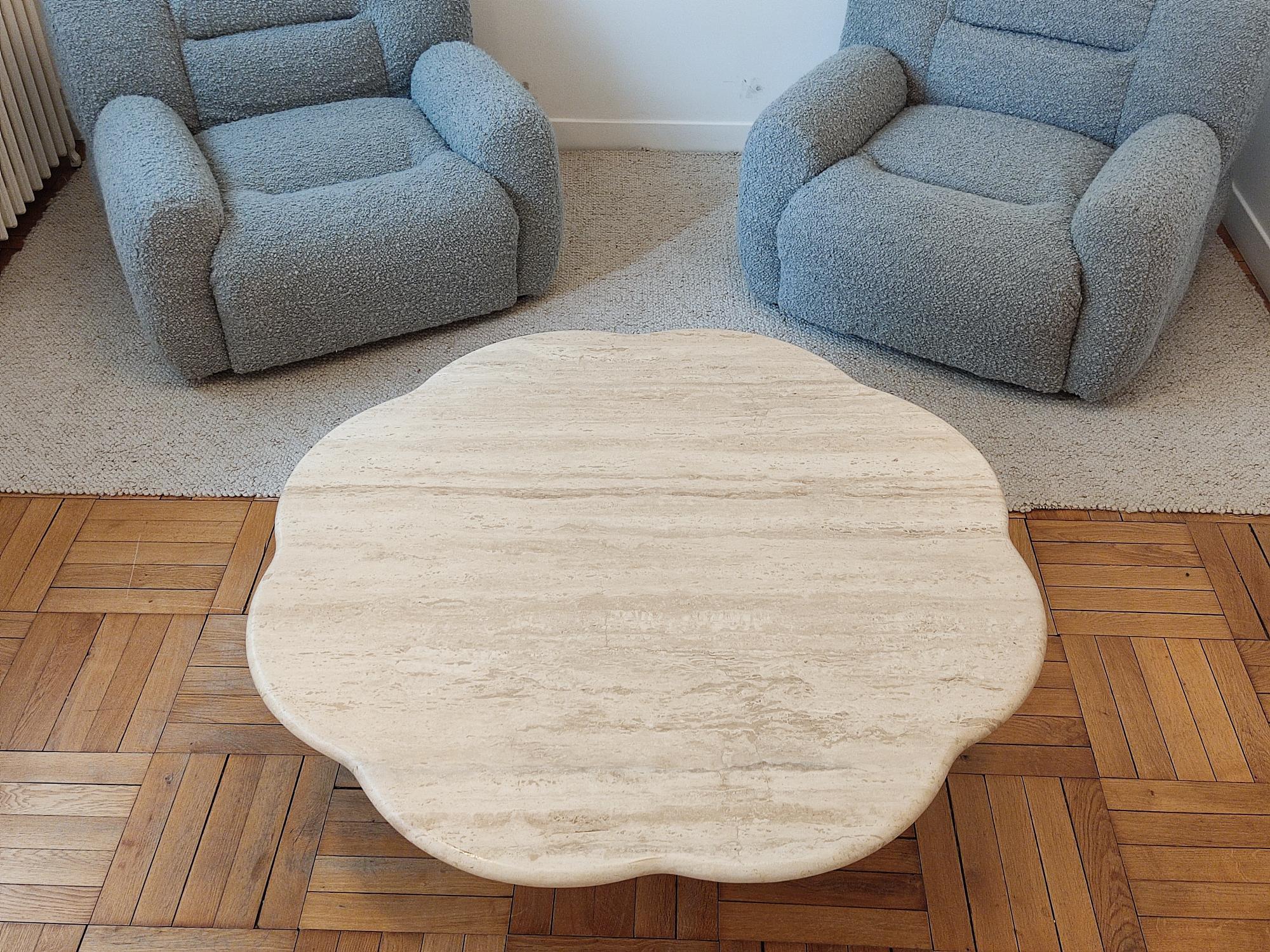 Travertine flower coffee table  In Good Condition In Paris, FR